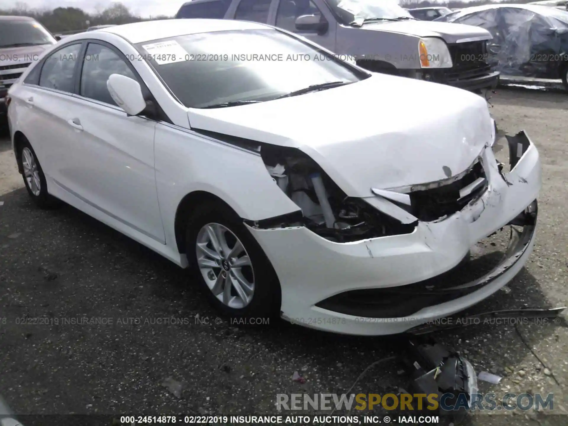 1 Photograph of a damaged car 2T1BURHE5KC186712 TOYOTA COROLLA 2019