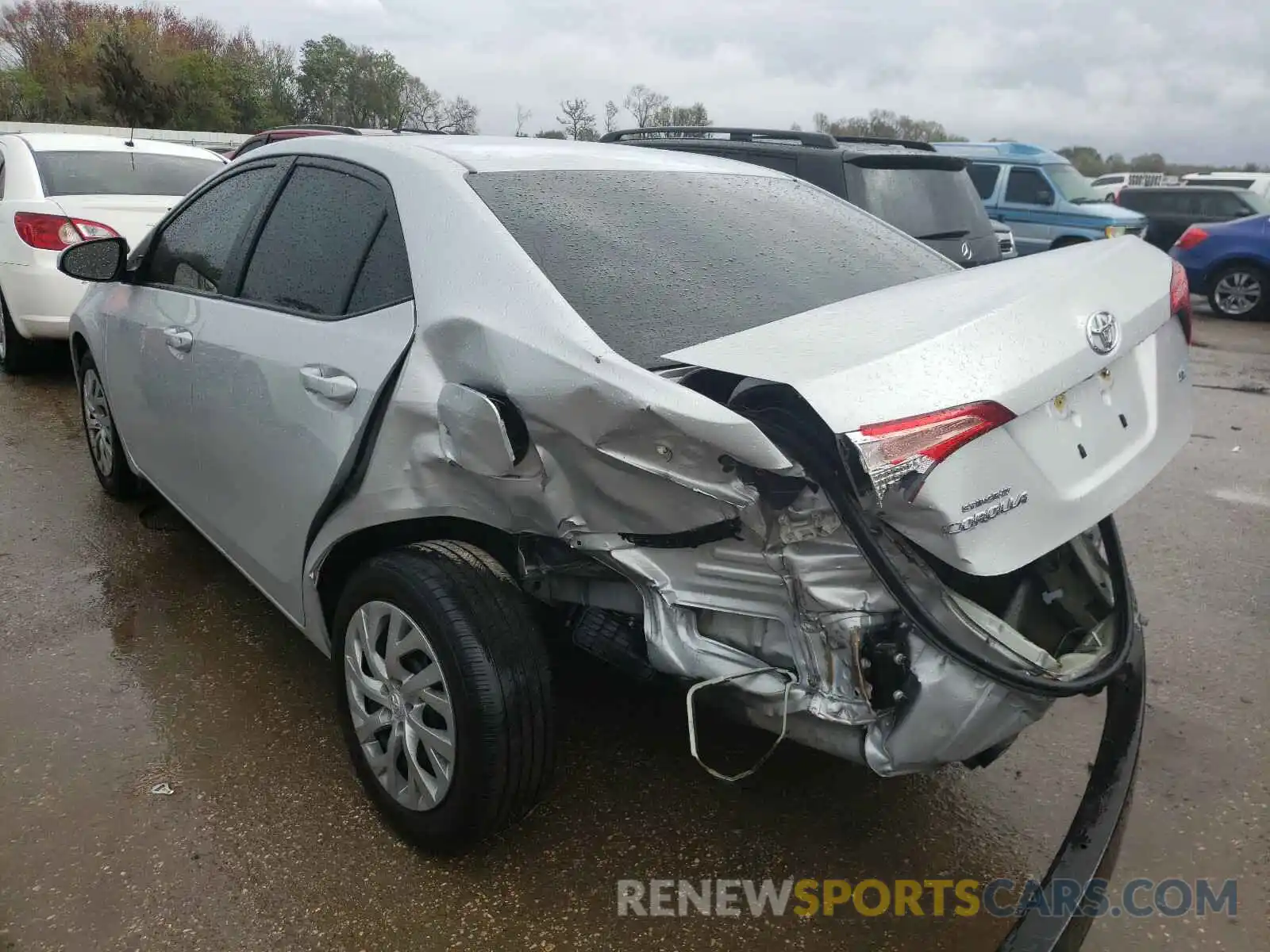 3 Photograph of a damaged car 2T1BURHE5KC186726 TOYOTA COROLLA 2019