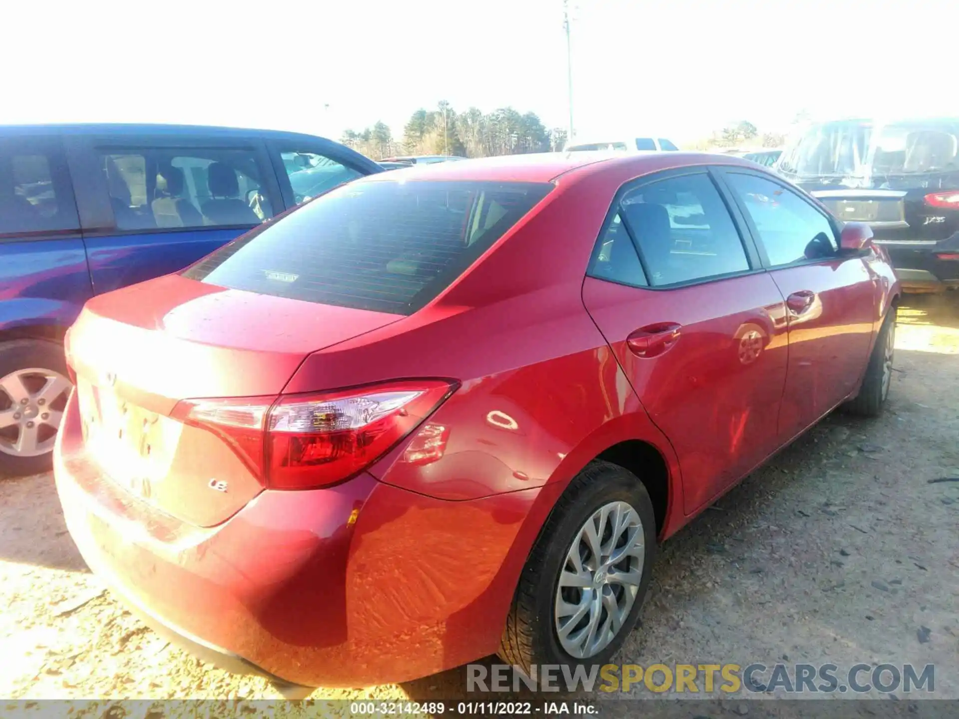 4 Photograph of a damaged car 2T1BURHE5KC186807 TOYOTA COROLLA 2019