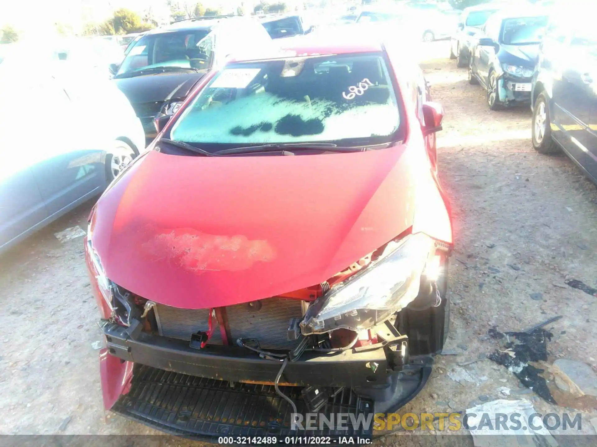 6 Photograph of a damaged car 2T1BURHE5KC186807 TOYOTA COROLLA 2019