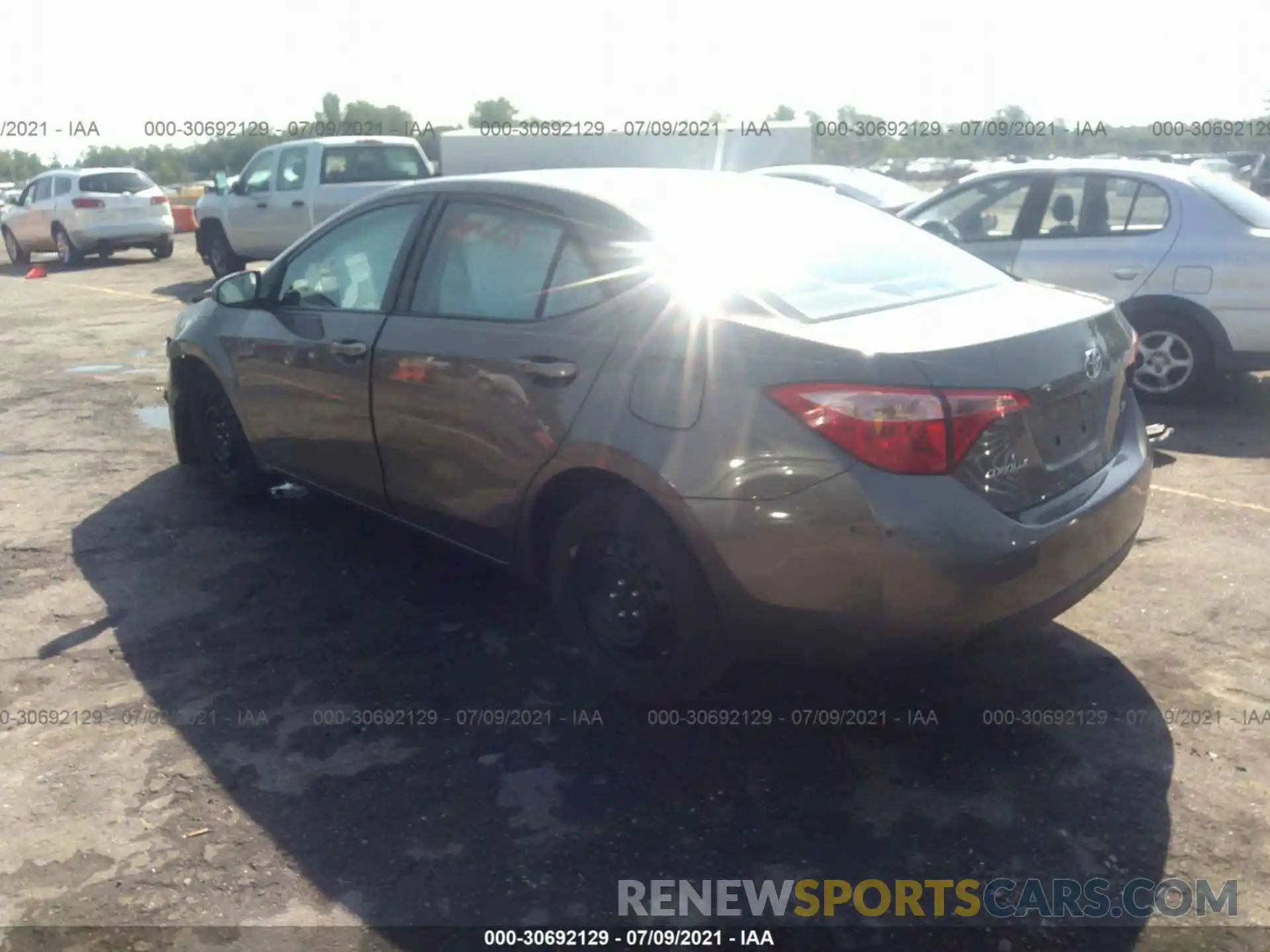 3 Photograph of a damaged car 2T1BURHE5KC189285 TOYOTA COROLLA 2019