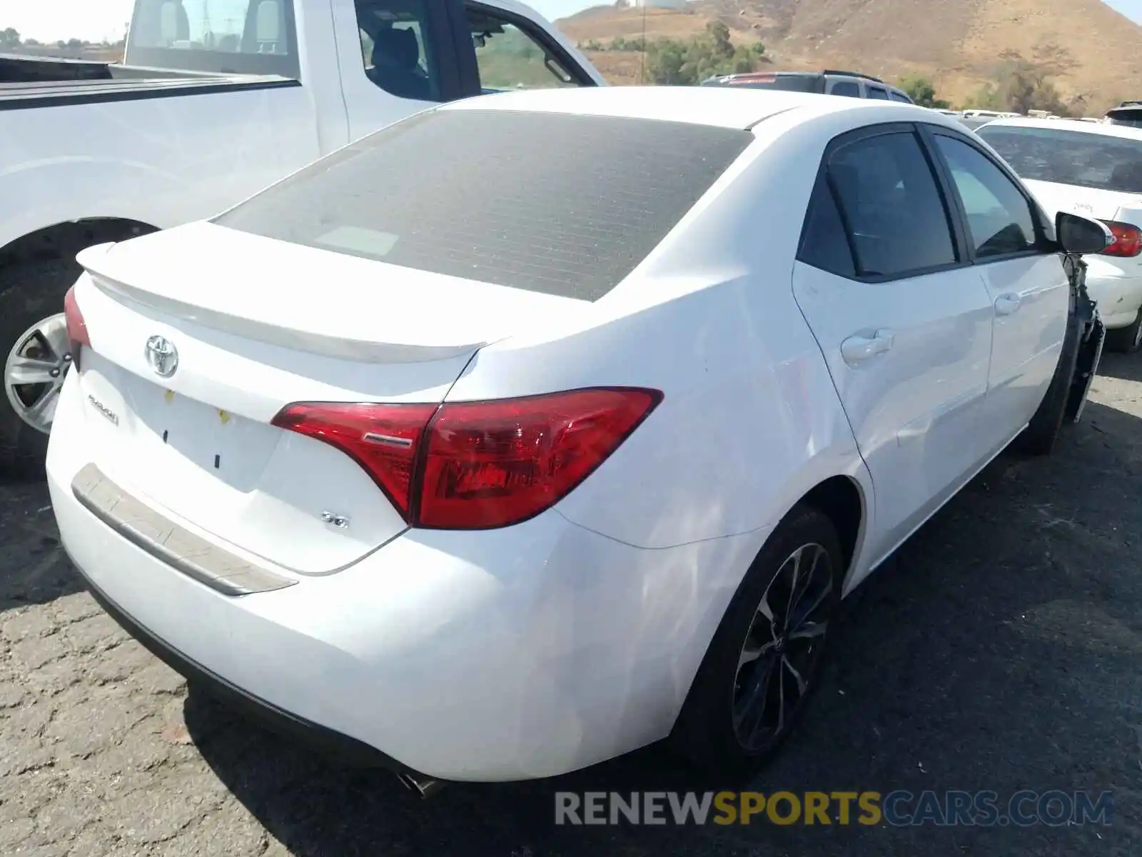 4 Photograph of a damaged car 2T1BURHE5KC192008 TOYOTA COROLLA 2019