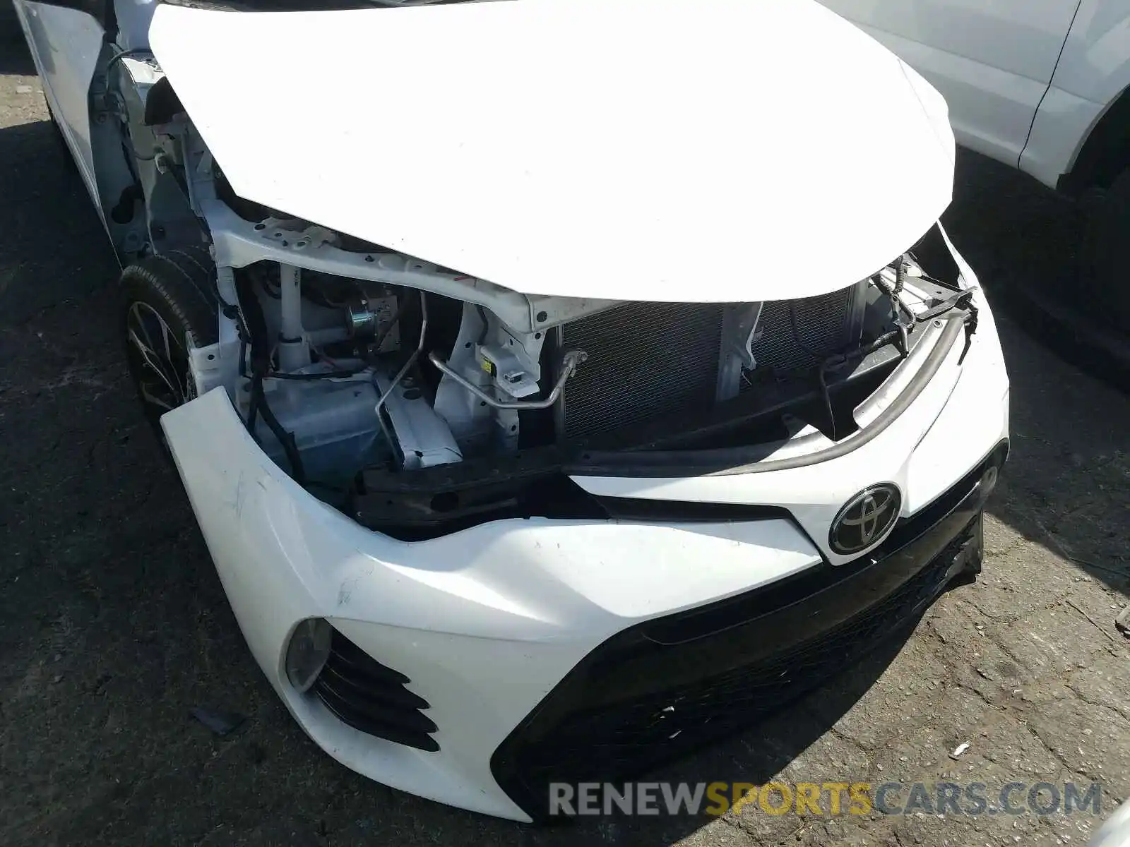 9 Photograph of a damaged car 2T1BURHE5KC192008 TOYOTA COROLLA 2019