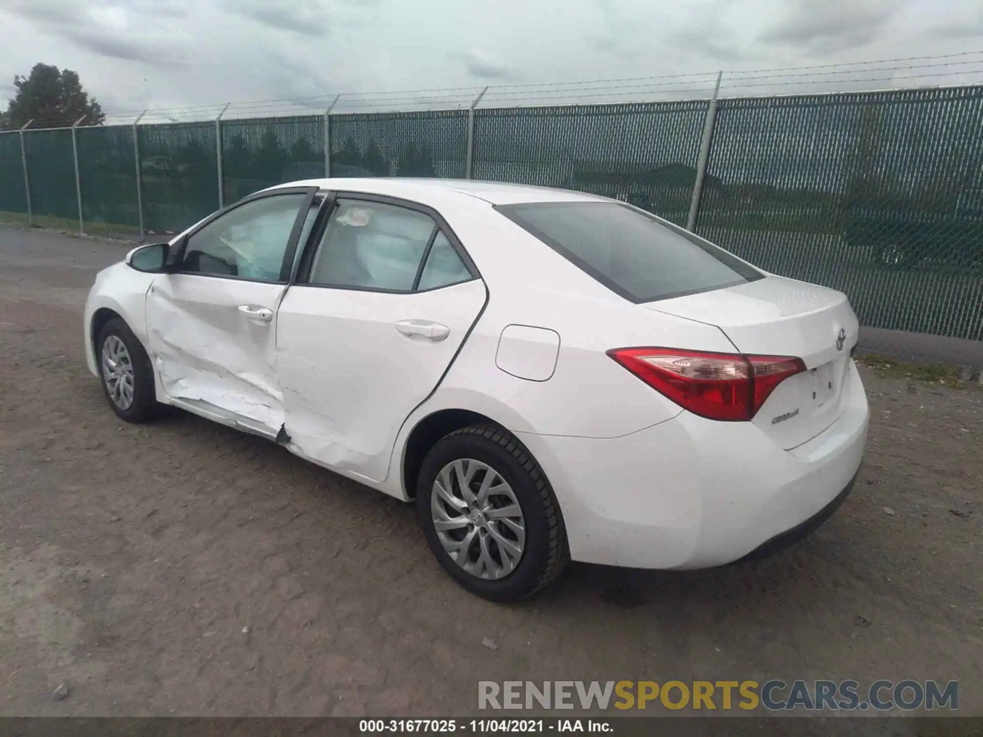 3 Photograph of a damaged car 2T1BURHE5KC192431 TOYOTA COROLLA 2019