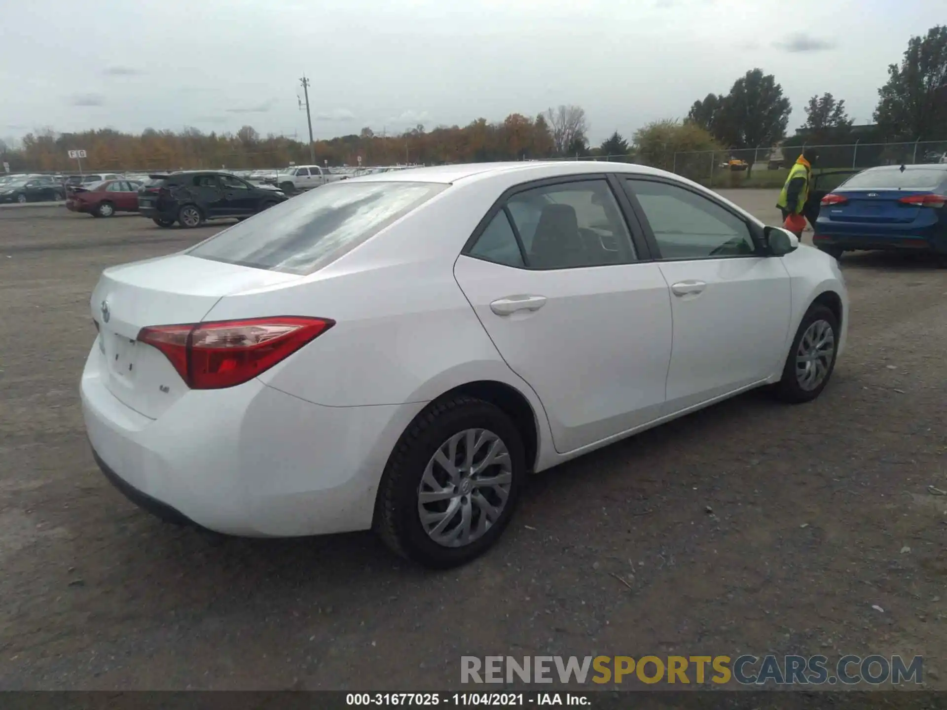 4 Photograph of a damaged car 2T1BURHE5KC192431 TOYOTA COROLLA 2019