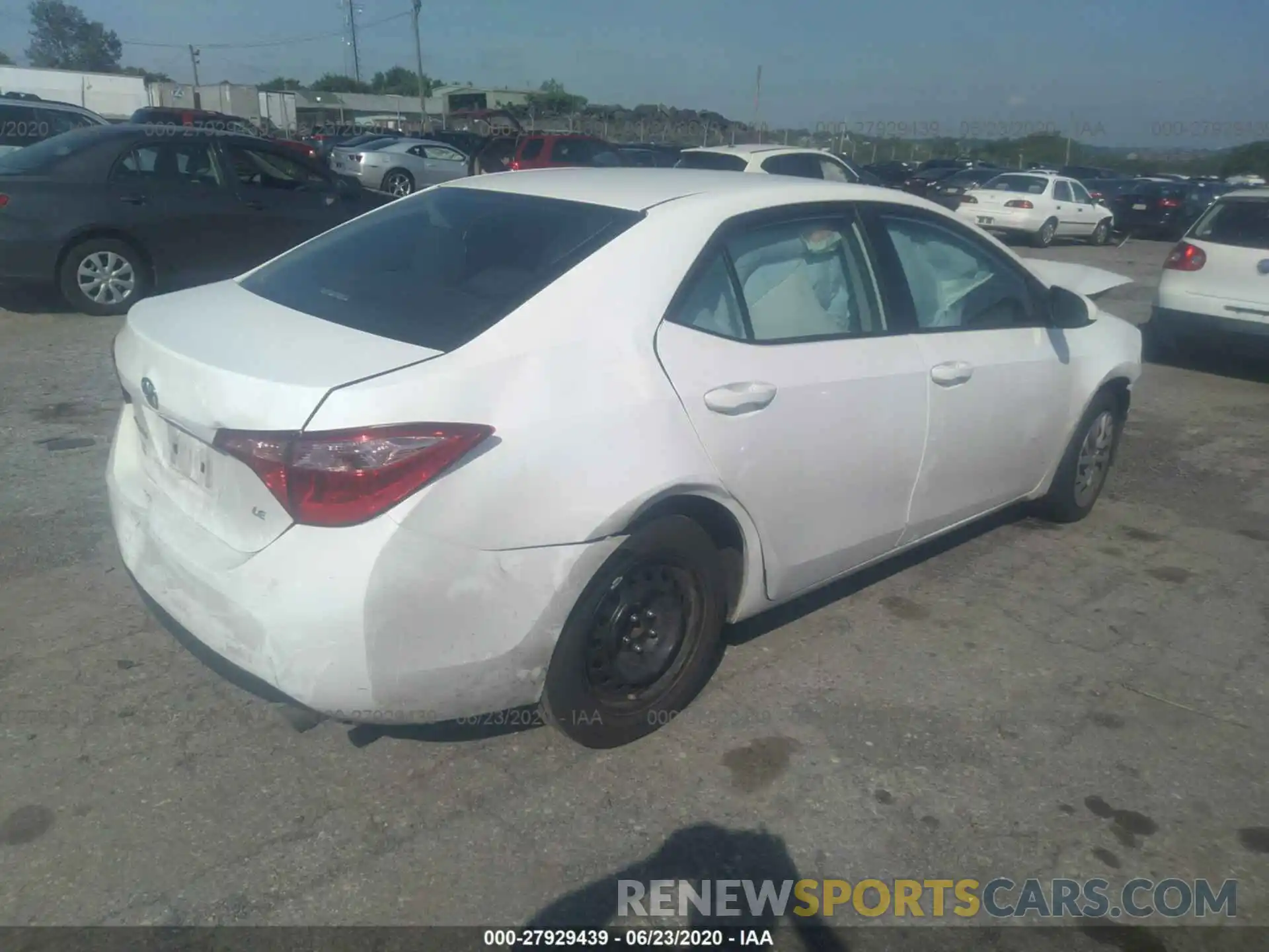 4 Photograph of a damaged car 2T1BURHE5KC193014 TOYOTA COROLLA 2019