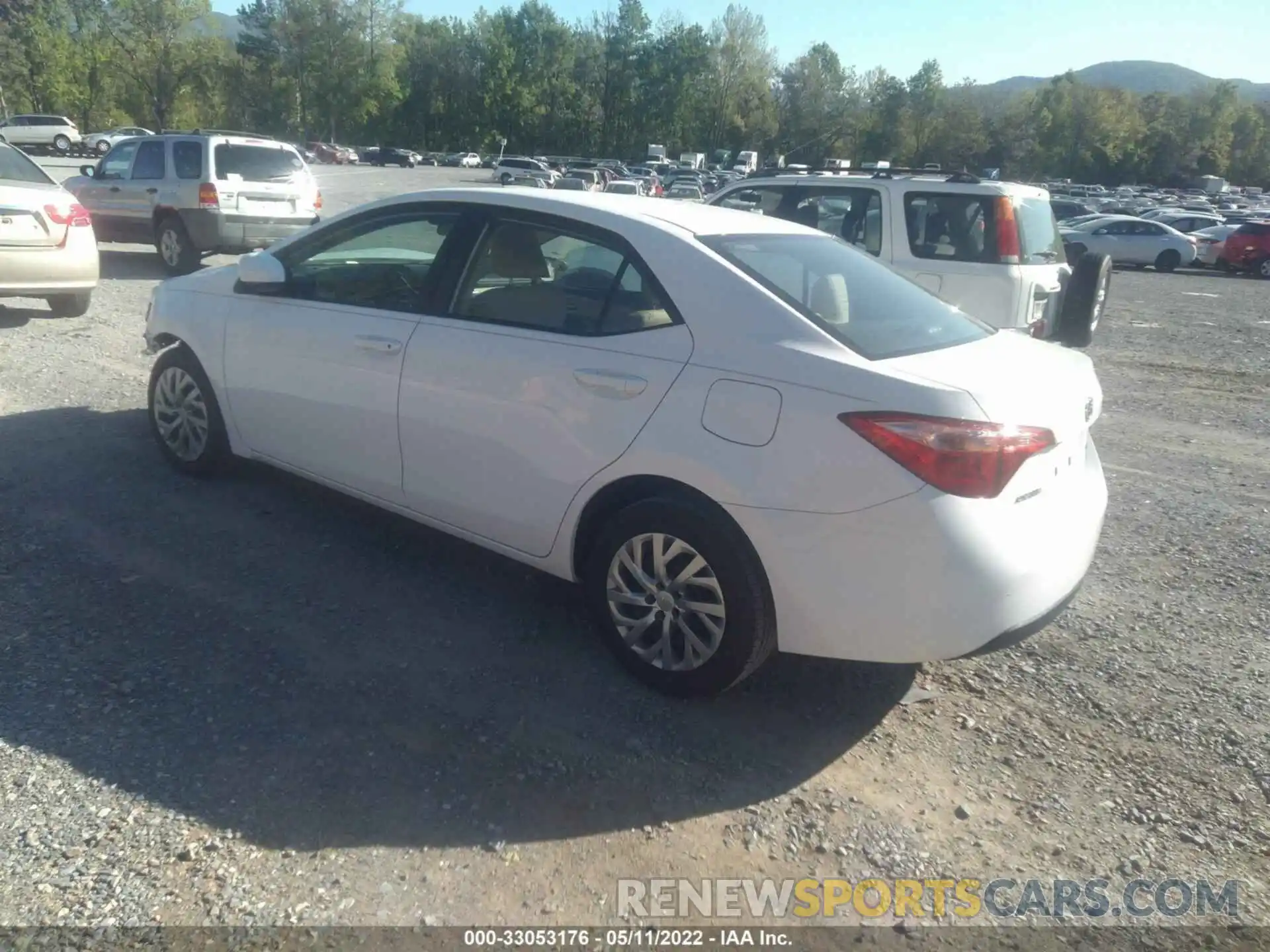 3 Photograph of a damaged car 2T1BURHE5KC193028 TOYOTA COROLLA 2019