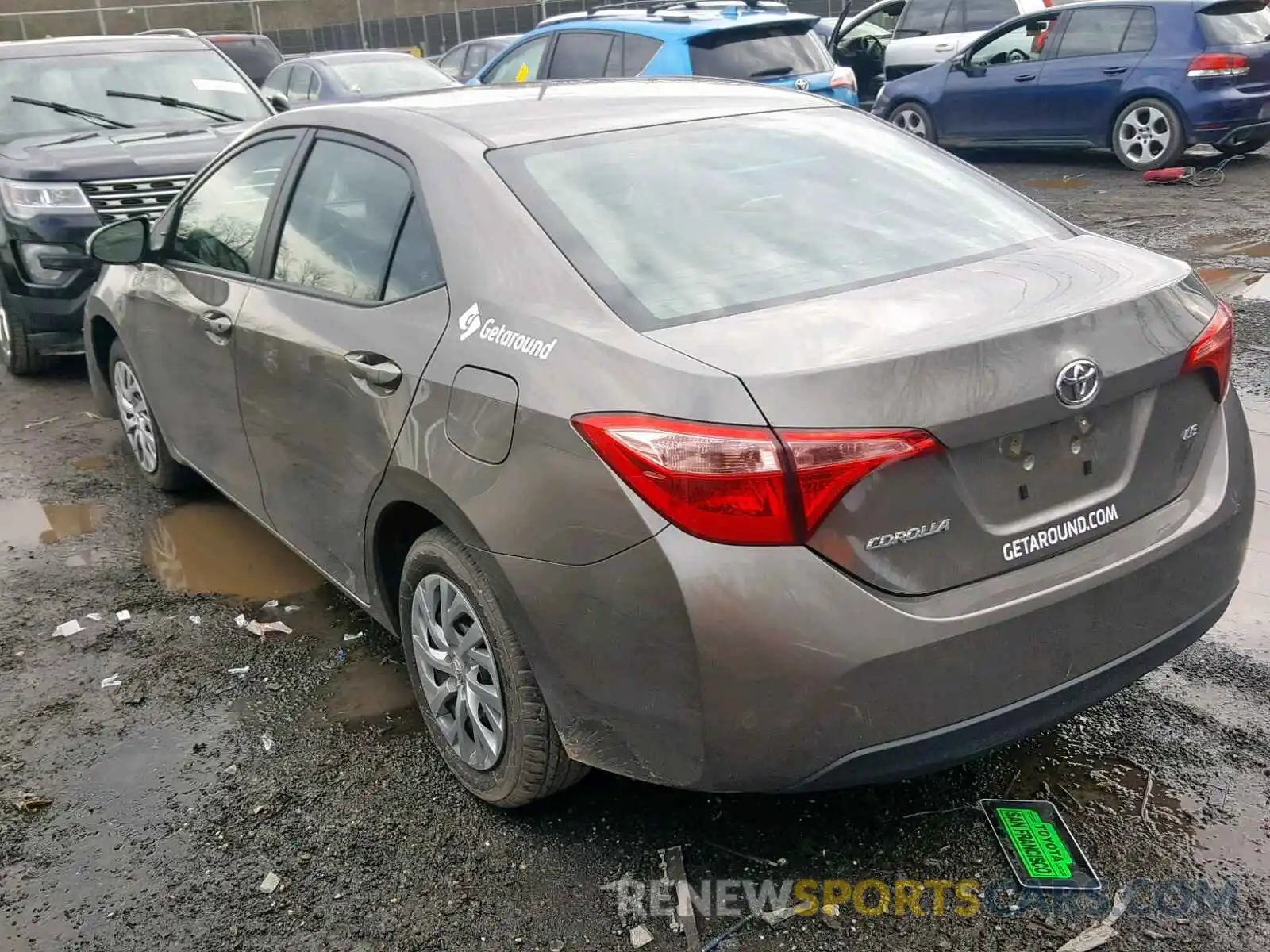 3 Photograph of a damaged car 2T1BURHE5KC194275 TOYOTA COROLLA 2019