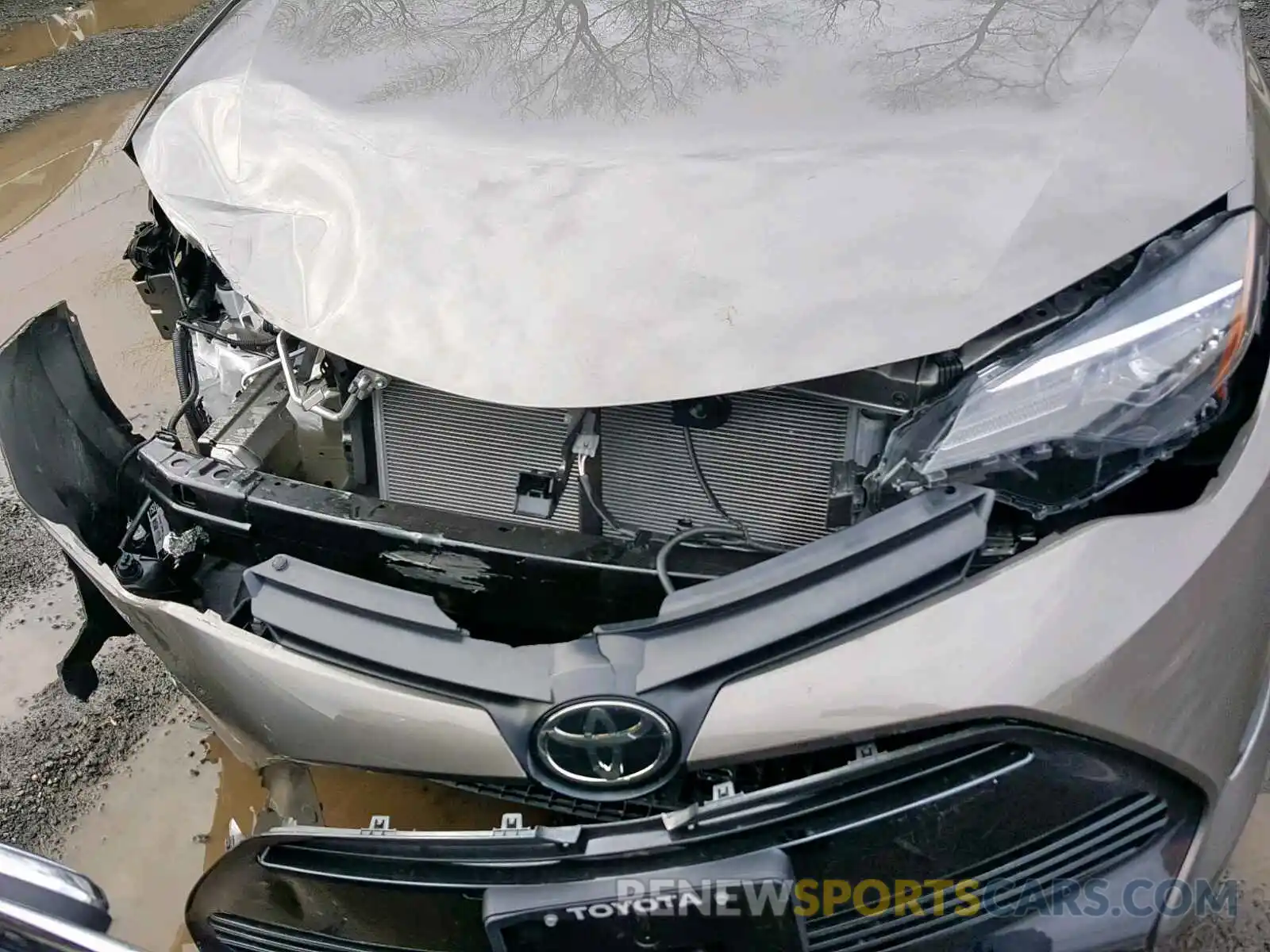 9 Photograph of a damaged car 2T1BURHE5KC194275 TOYOTA COROLLA 2019