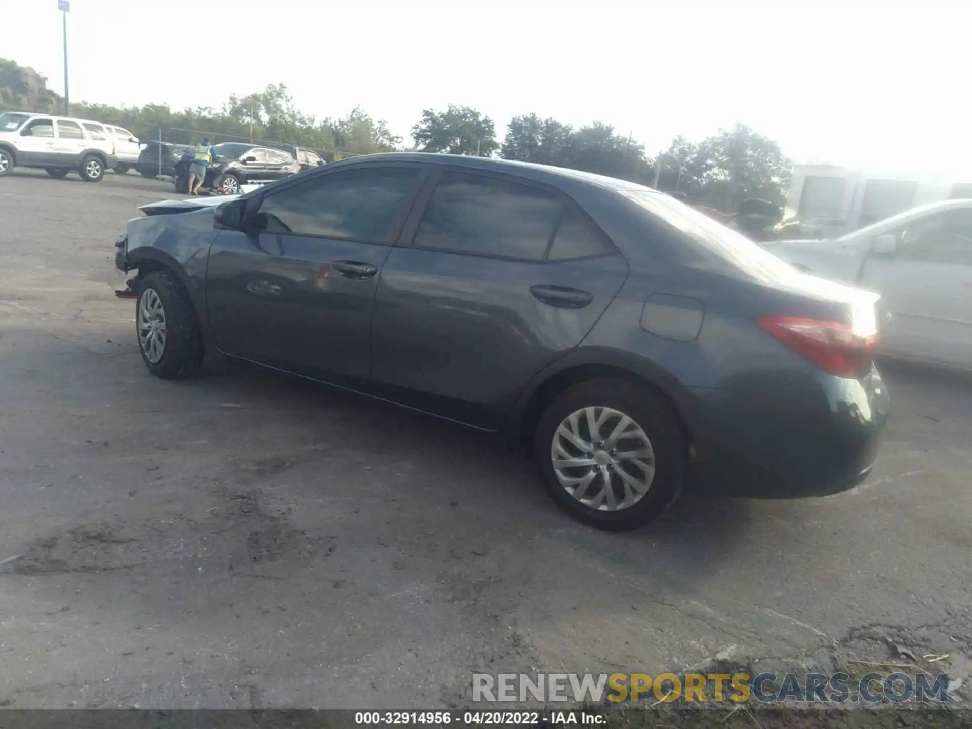 3 Photograph of a damaged car 2T1BURHE5KC194650 TOYOTA COROLLA 2019