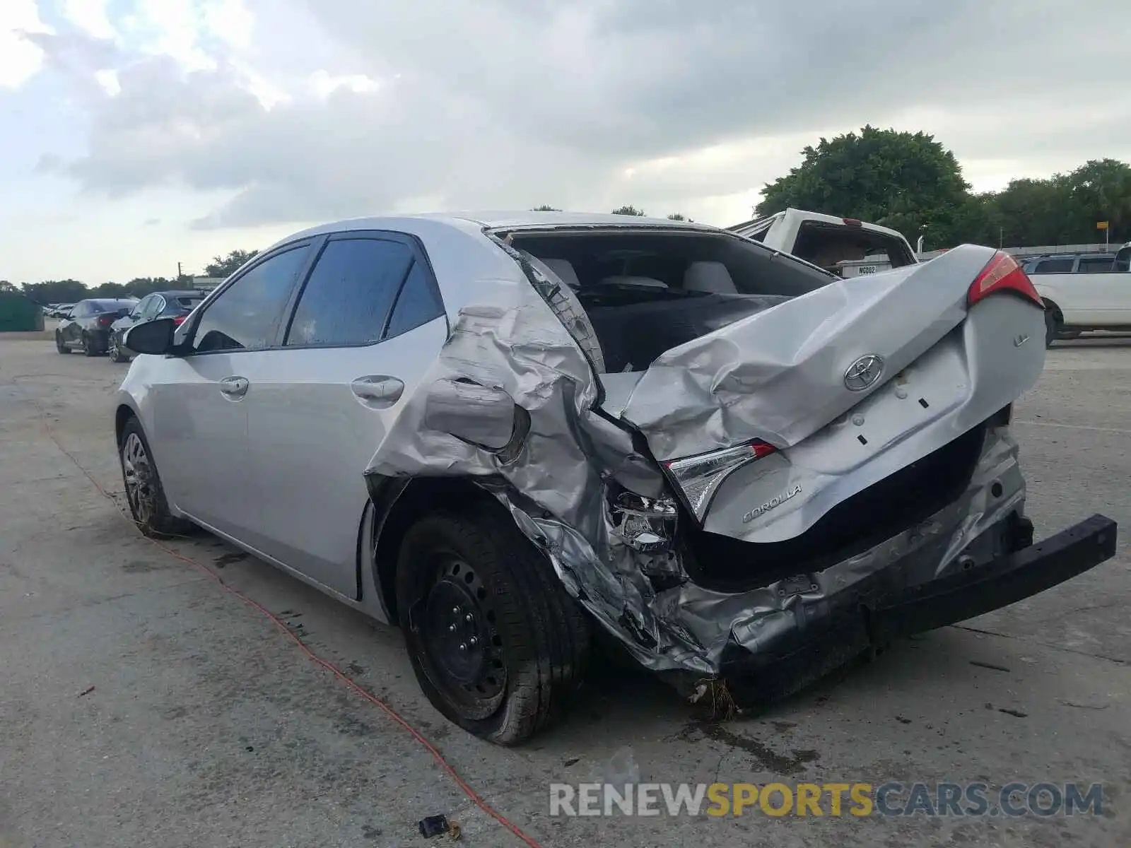 3 Photograph of a damaged car 2T1BURHE5KC196009 TOYOTA COROLLA 2019