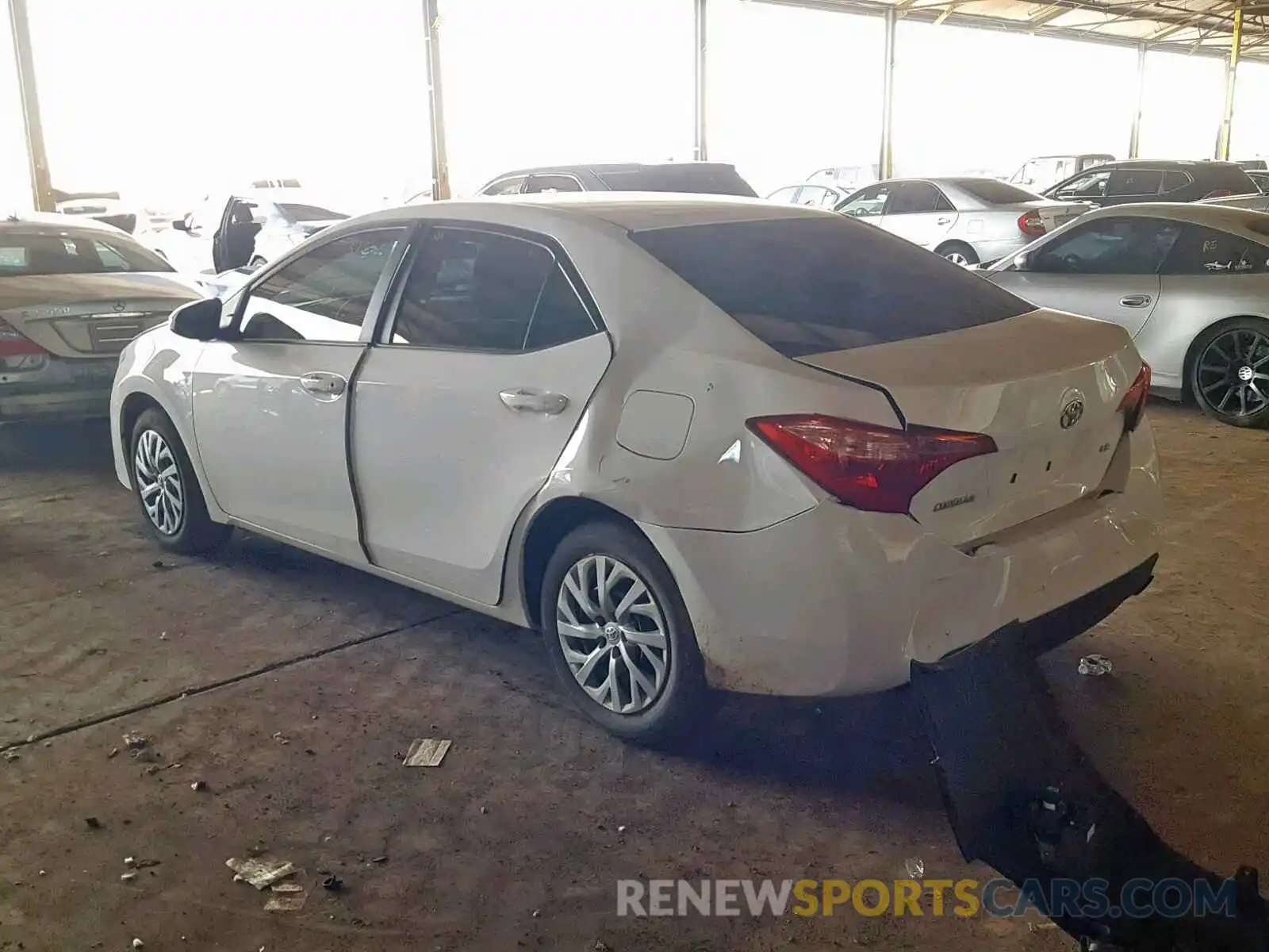 3 Photograph of a damaged car 2T1BURHE5KC196236 TOYOTA COROLLA 2019