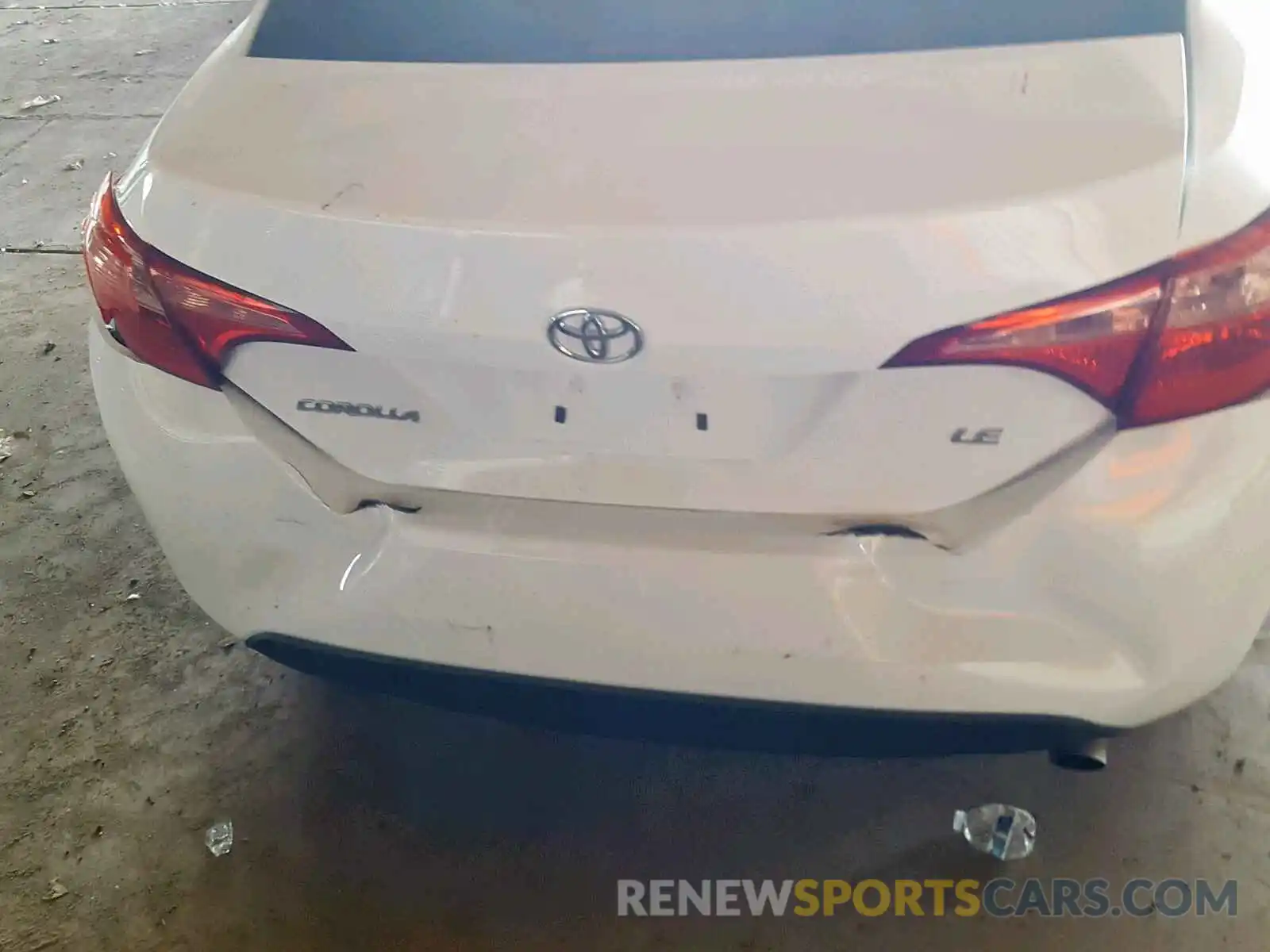 9 Photograph of a damaged car 2T1BURHE5KC196236 TOYOTA COROLLA 2019