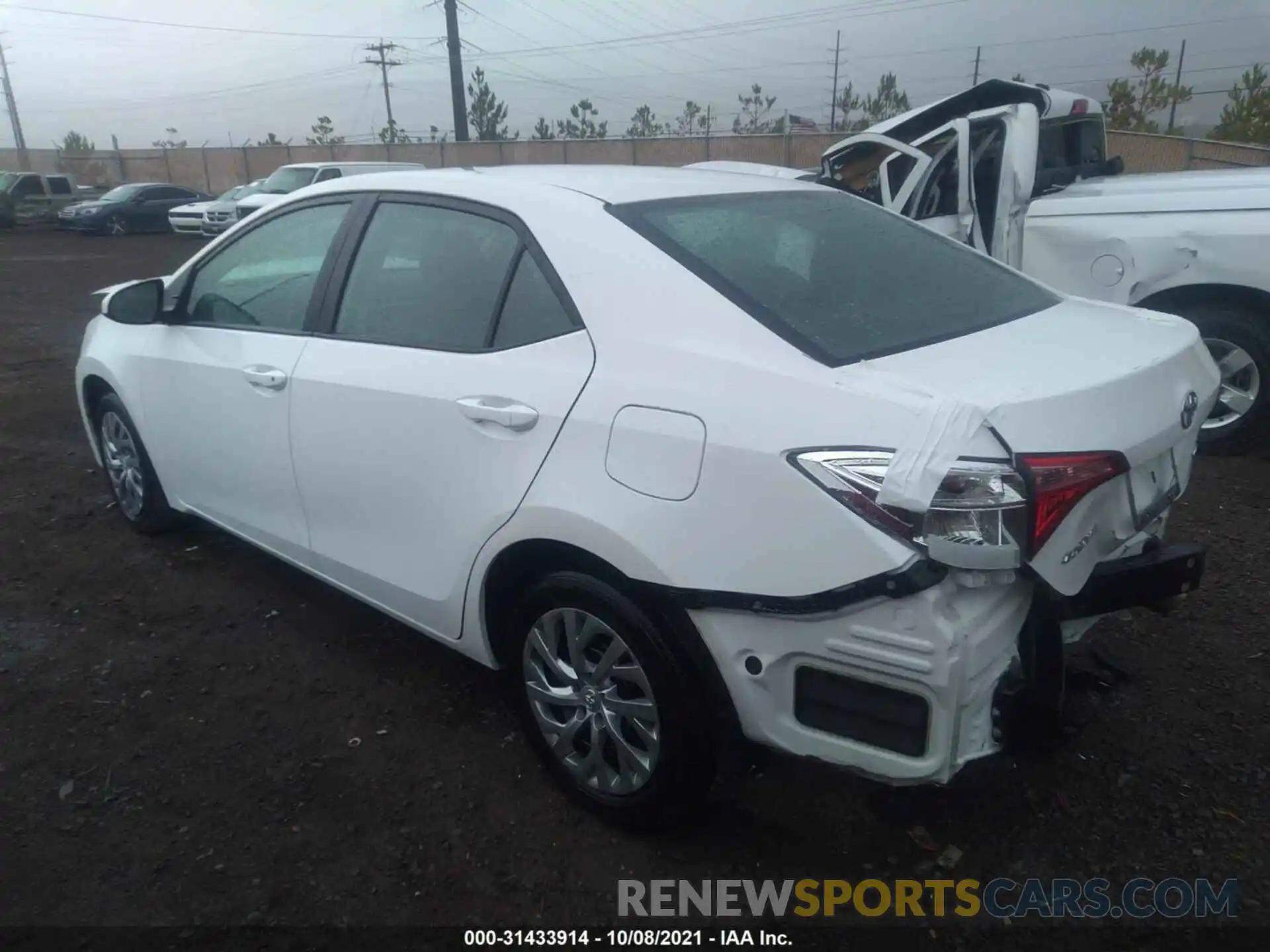 3 Photograph of a damaged car 2T1BURHE5KC196348 TOYOTA COROLLA 2019