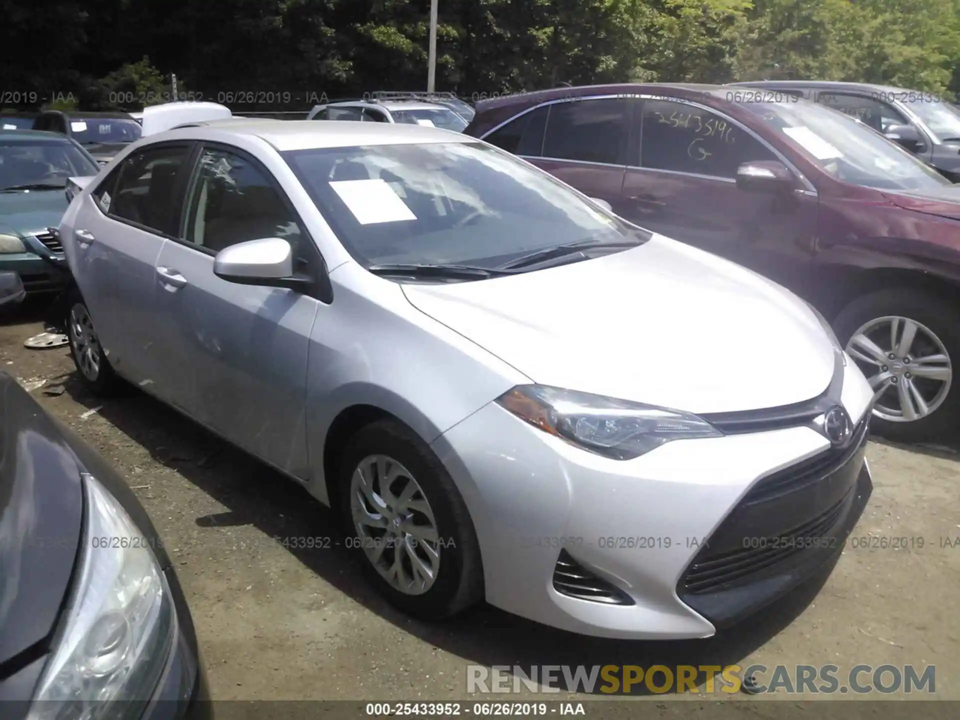 1 Photograph of a damaged car 2T1BURHE5KC196592 TOYOTA COROLLA 2019