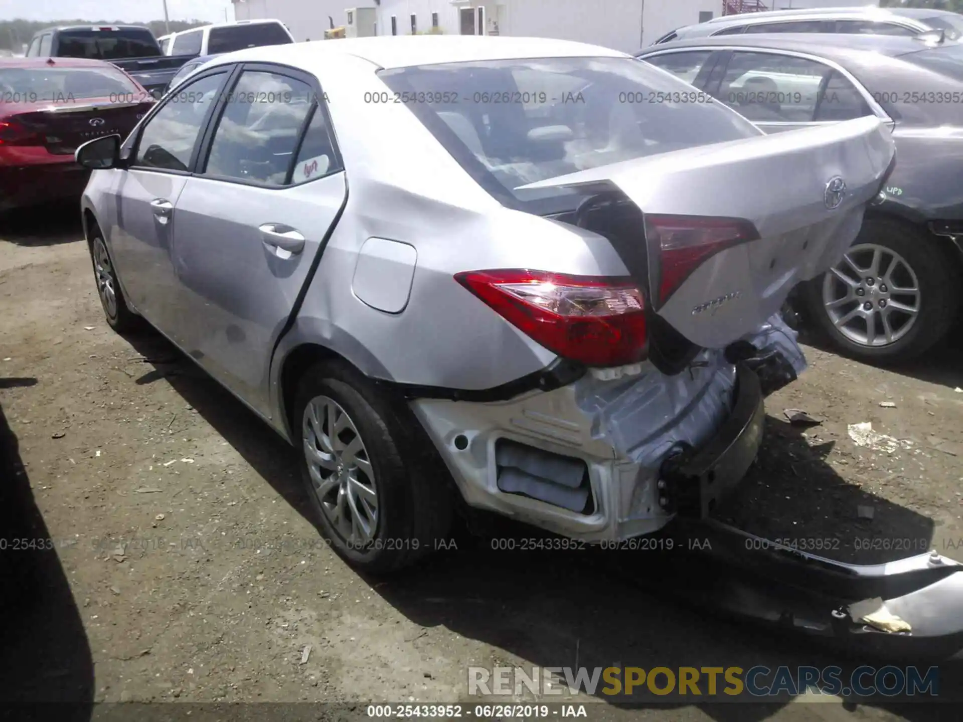 3 Photograph of a damaged car 2T1BURHE5KC196592 TOYOTA COROLLA 2019