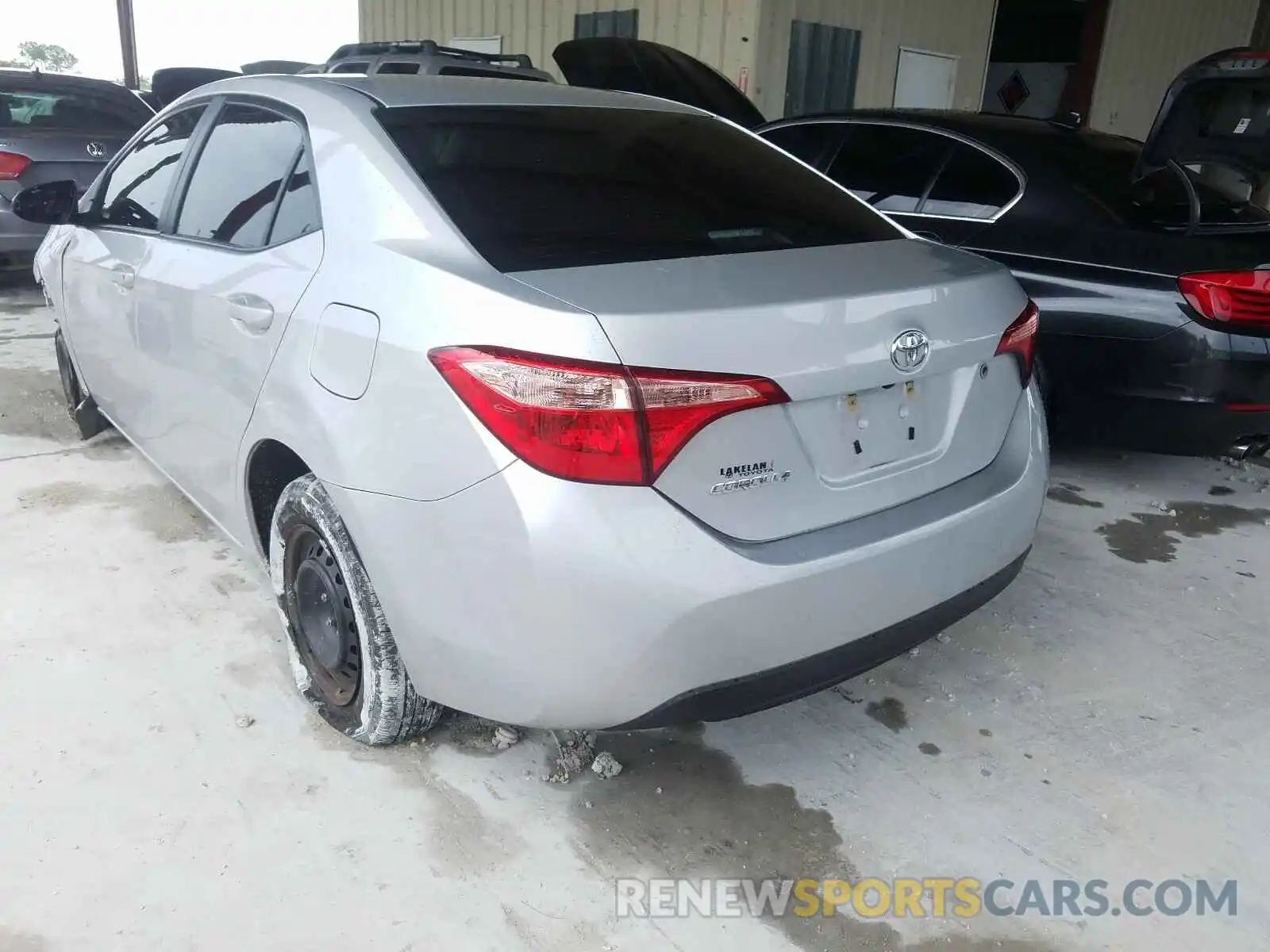 3 Photograph of a damaged car 2T1BURHE5KC196754 TOYOTA COROLLA 2019