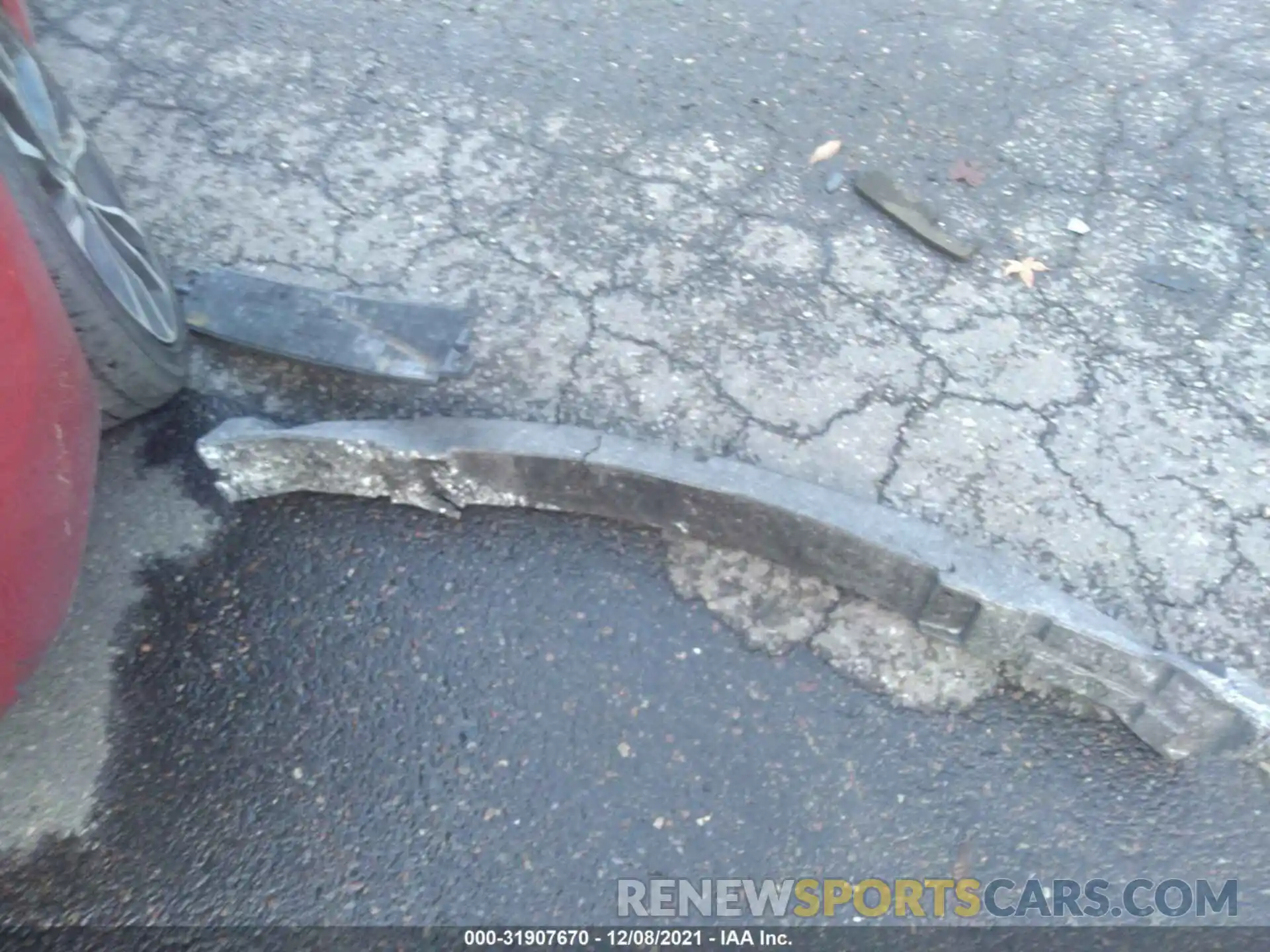 12 Photograph of a damaged car 2T1BURHE5KC197421 TOYOTA COROLLA 2019