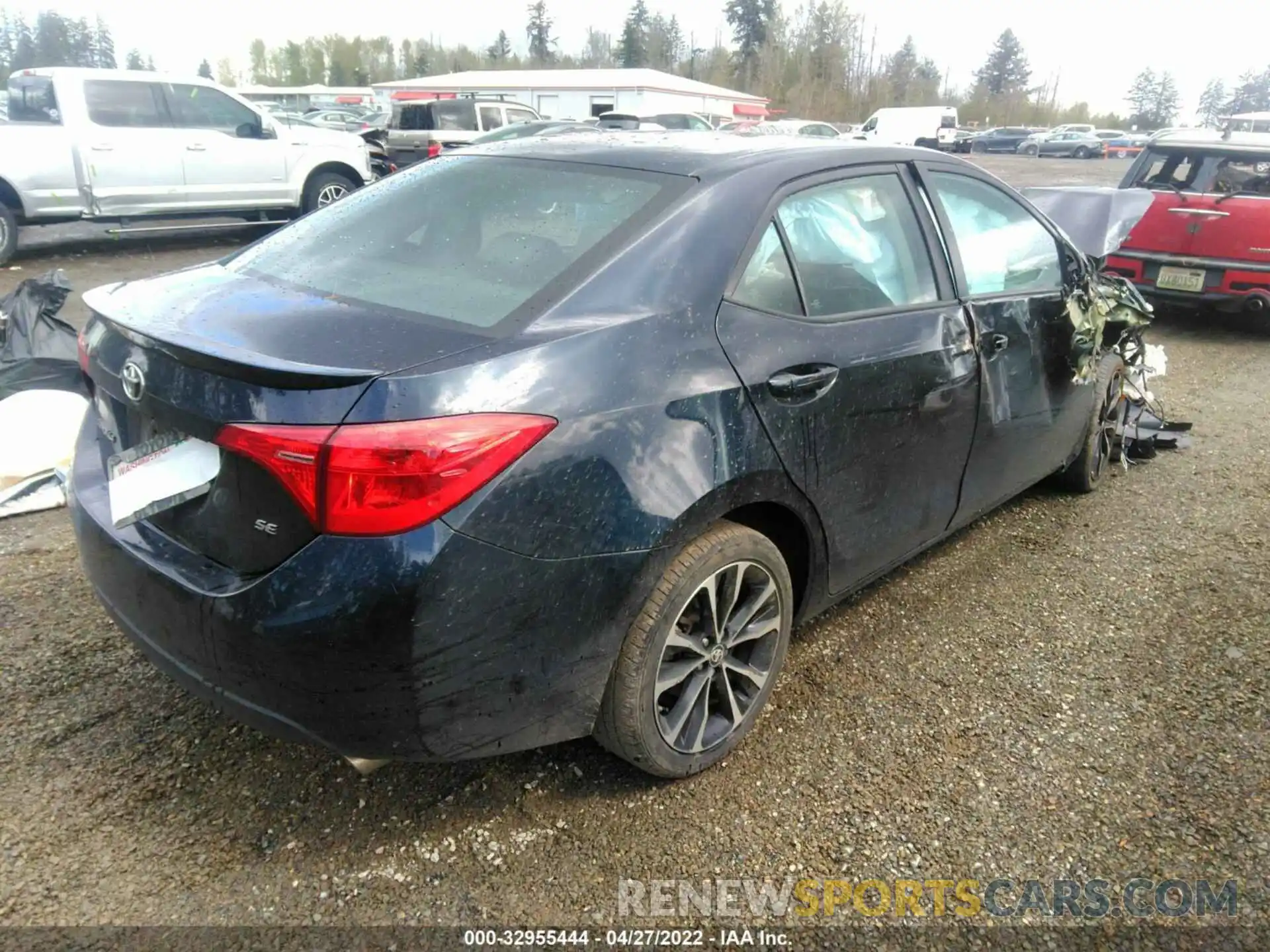 4 Photograph of a damaged car 2T1BURHE5KC197645 TOYOTA COROLLA 2019