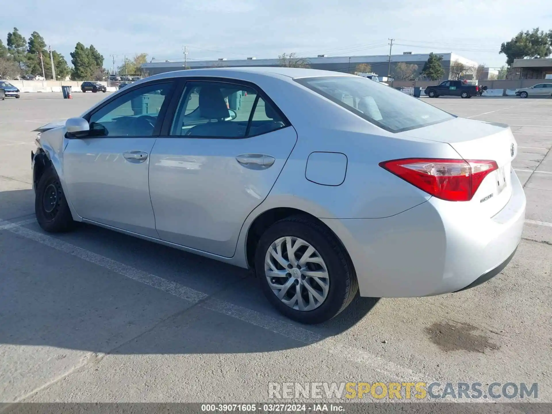 3 Photograph of a damaged car 2T1BURHE5KC198567 TOYOTA COROLLA 2019