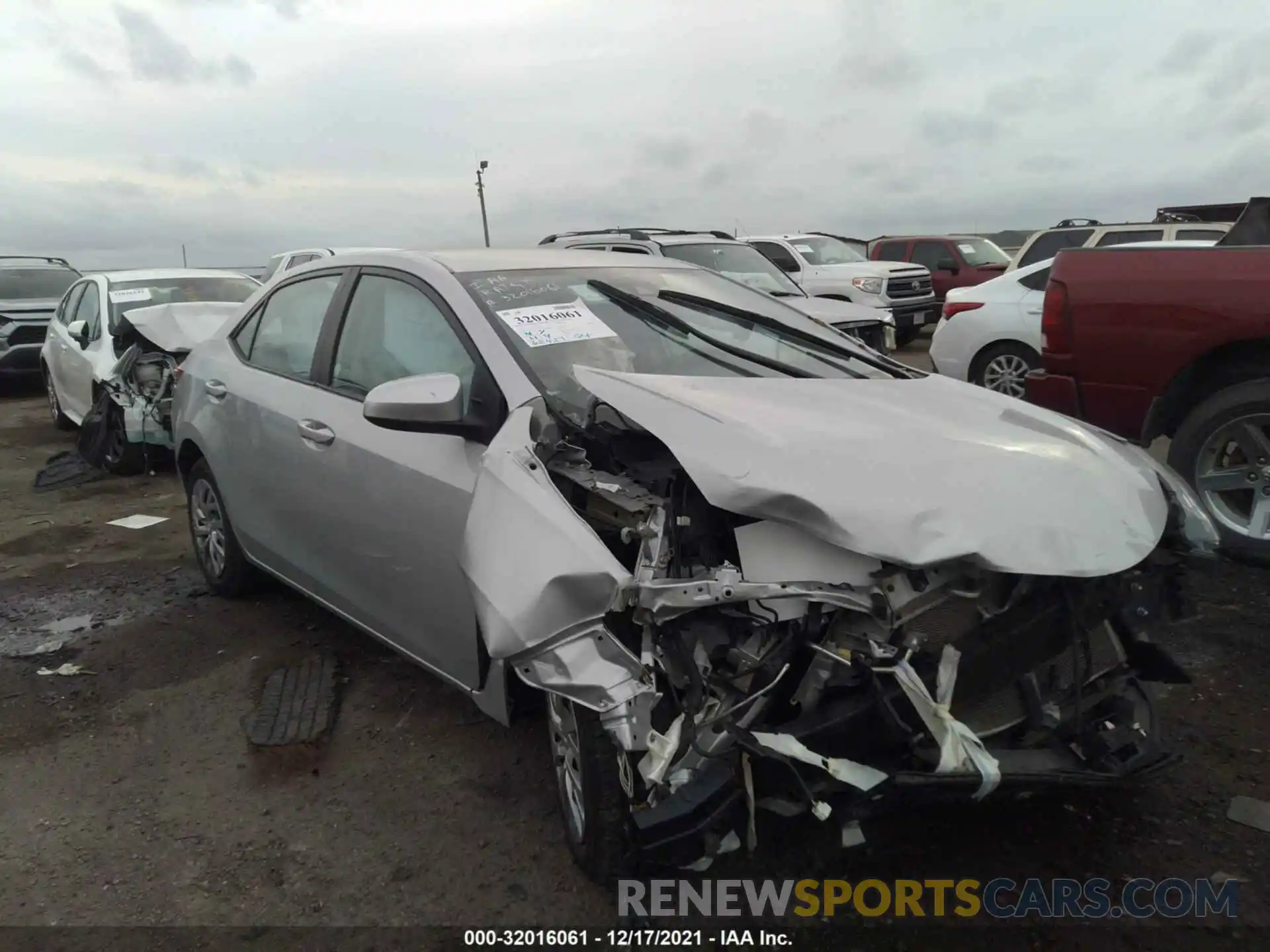 1 Photograph of a damaged car 2T1BURHE5KC198634 TOYOTA COROLLA 2019