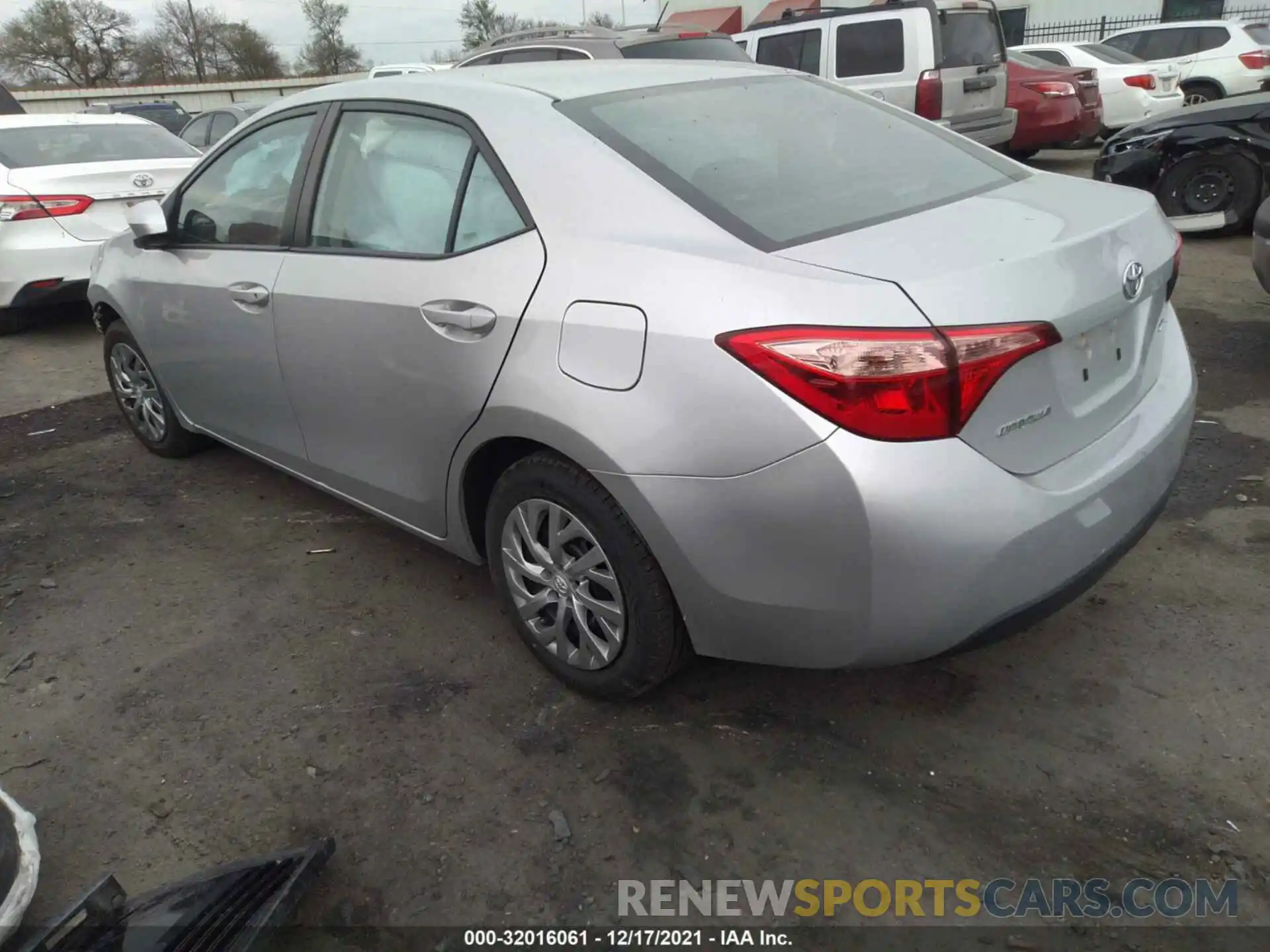 3 Photograph of a damaged car 2T1BURHE5KC198634 TOYOTA COROLLA 2019