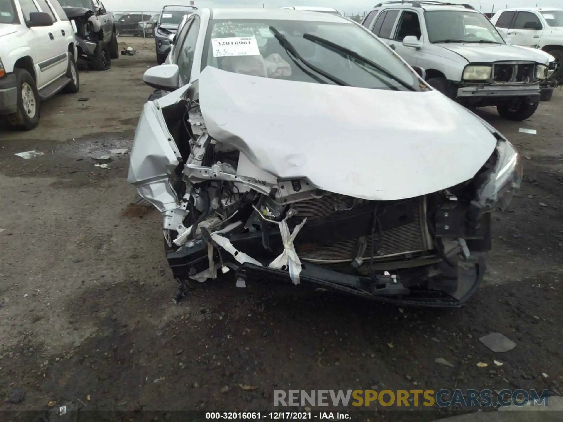 6 Photograph of a damaged car 2T1BURHE5KC198634 TOYOTA COROLLA 2019