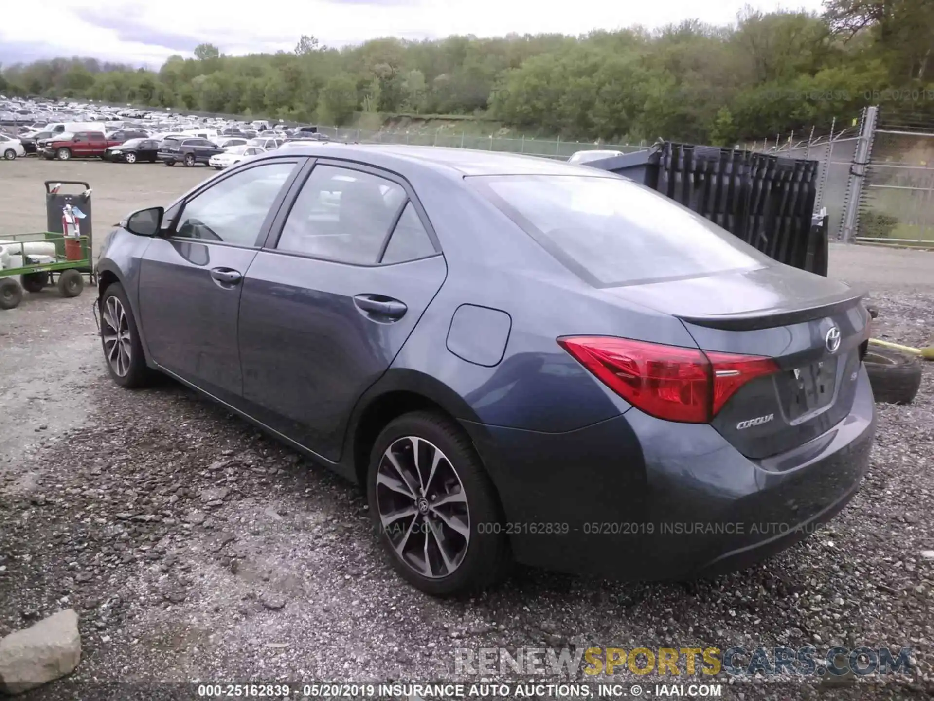 3 Photograph of a damaged car 2T1BURHE5KC198813 TOYOTA COROLLA 2019