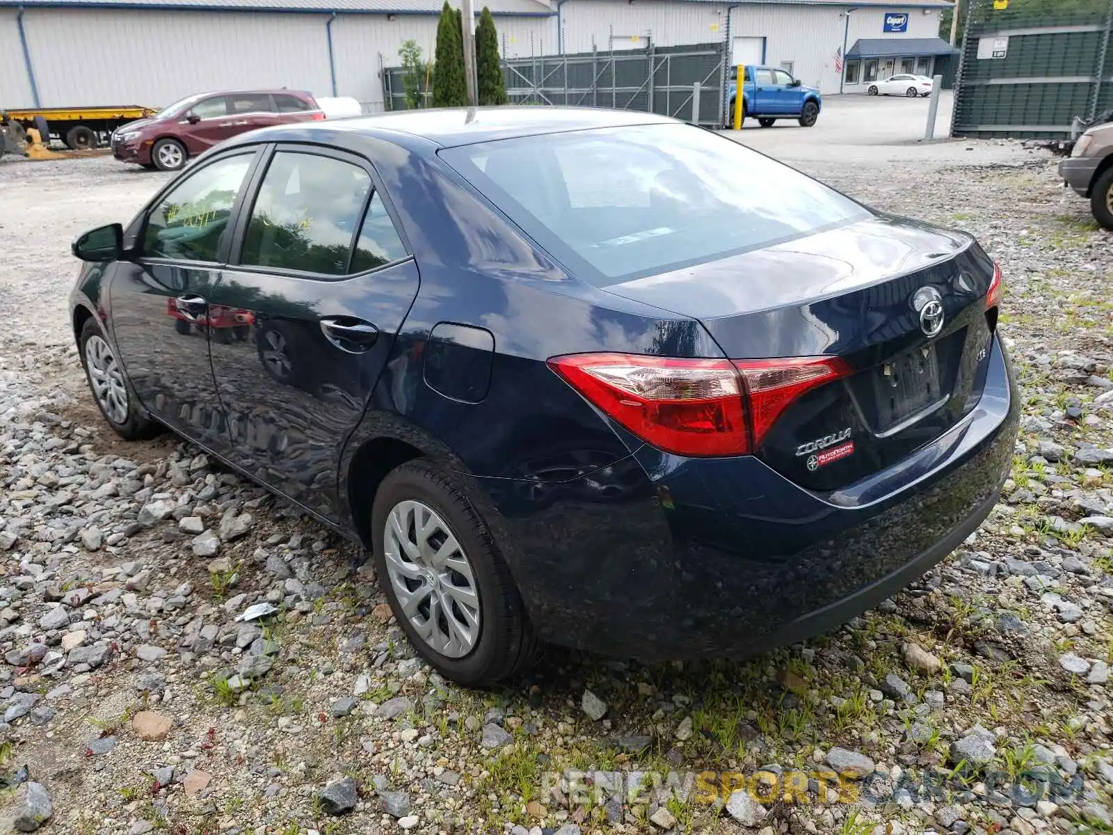 3 Photograph of a damaged car 2T1BURHE5KC199590 TOYOTA COROLLA 2019