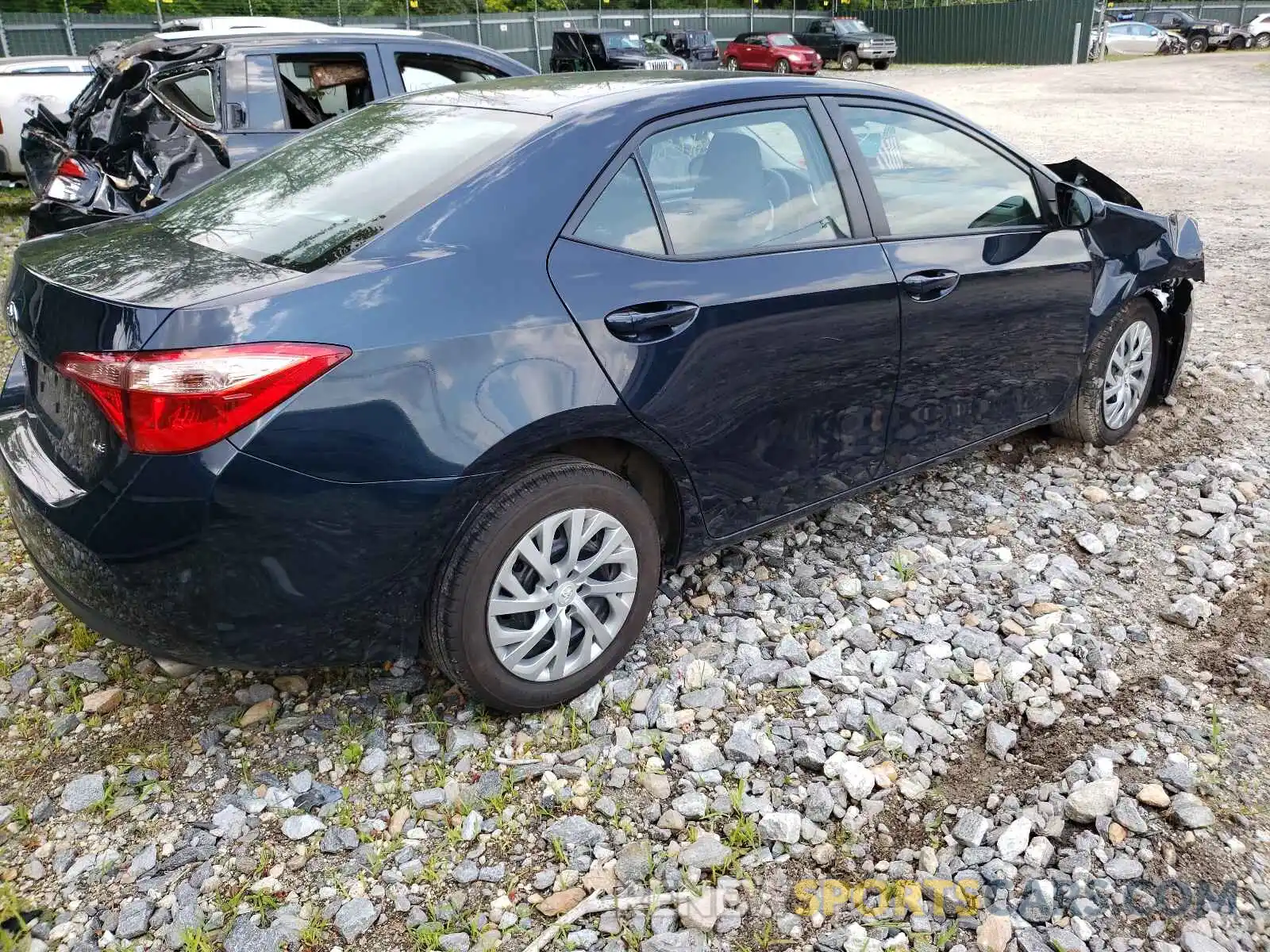 4 Photograph of a damaged car 2T1BURHE5KC199590 TOYOTA COROLLA 2019