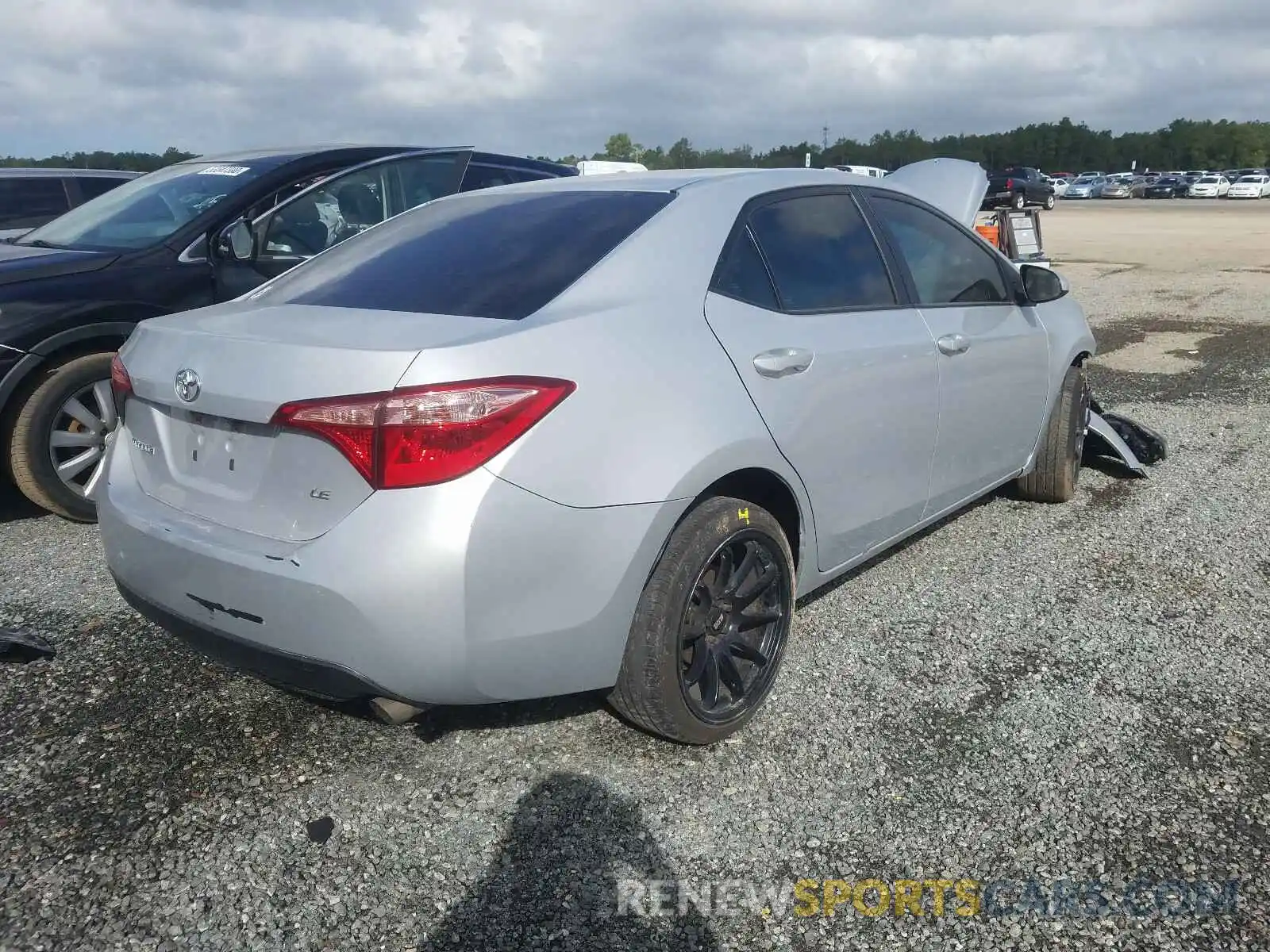 4 Photograph of a damaged car 2T1BURHE5KC199878 TOYOTA COROLLA 2019