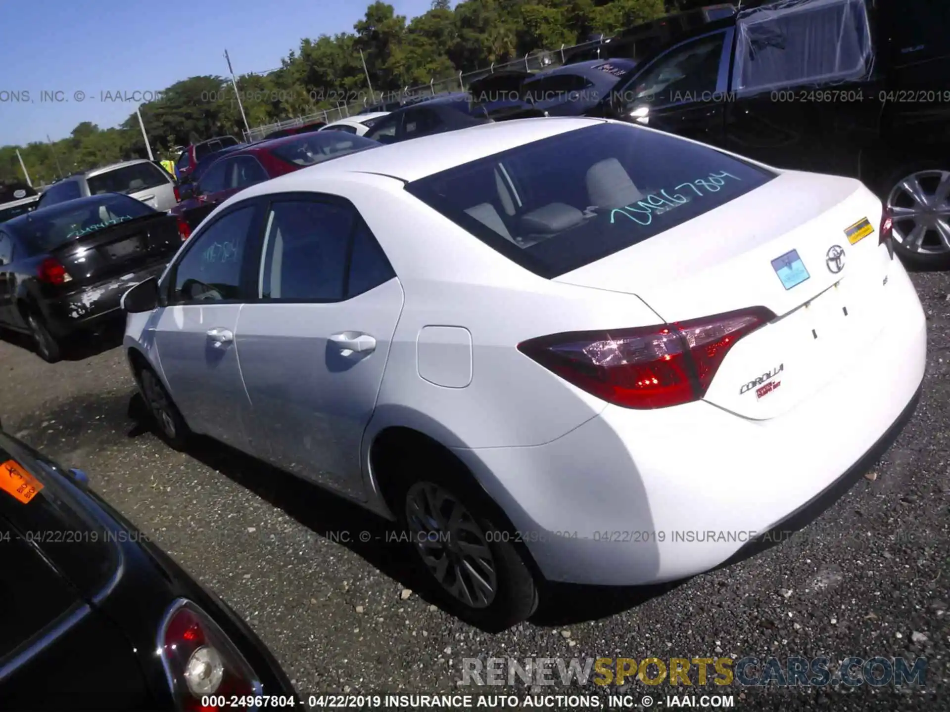 3 Photograph of a damaged car 2T1BURHE5KC202570 TOYOTA COROLLA 2019