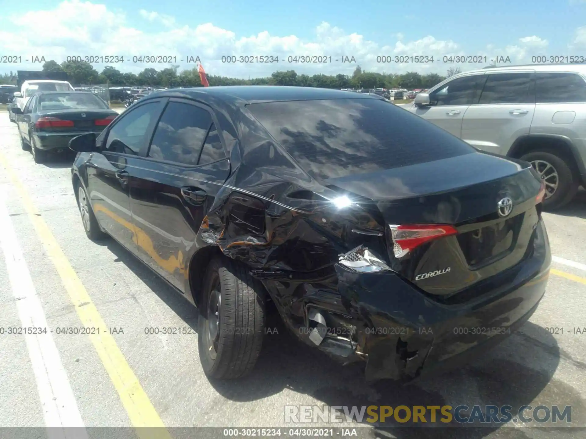 3 Photograph of a damaged car 2T1BURHE5KC202861 TOYOTA COROLLA 2019