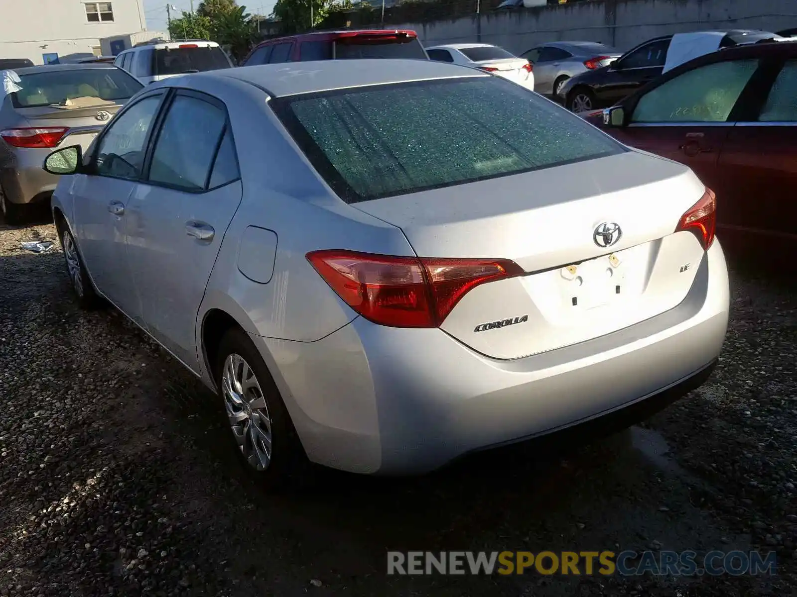 3 Photograph of a damaged car 2T1BURHE5KC203475 TOYOTA COROLLA 2019