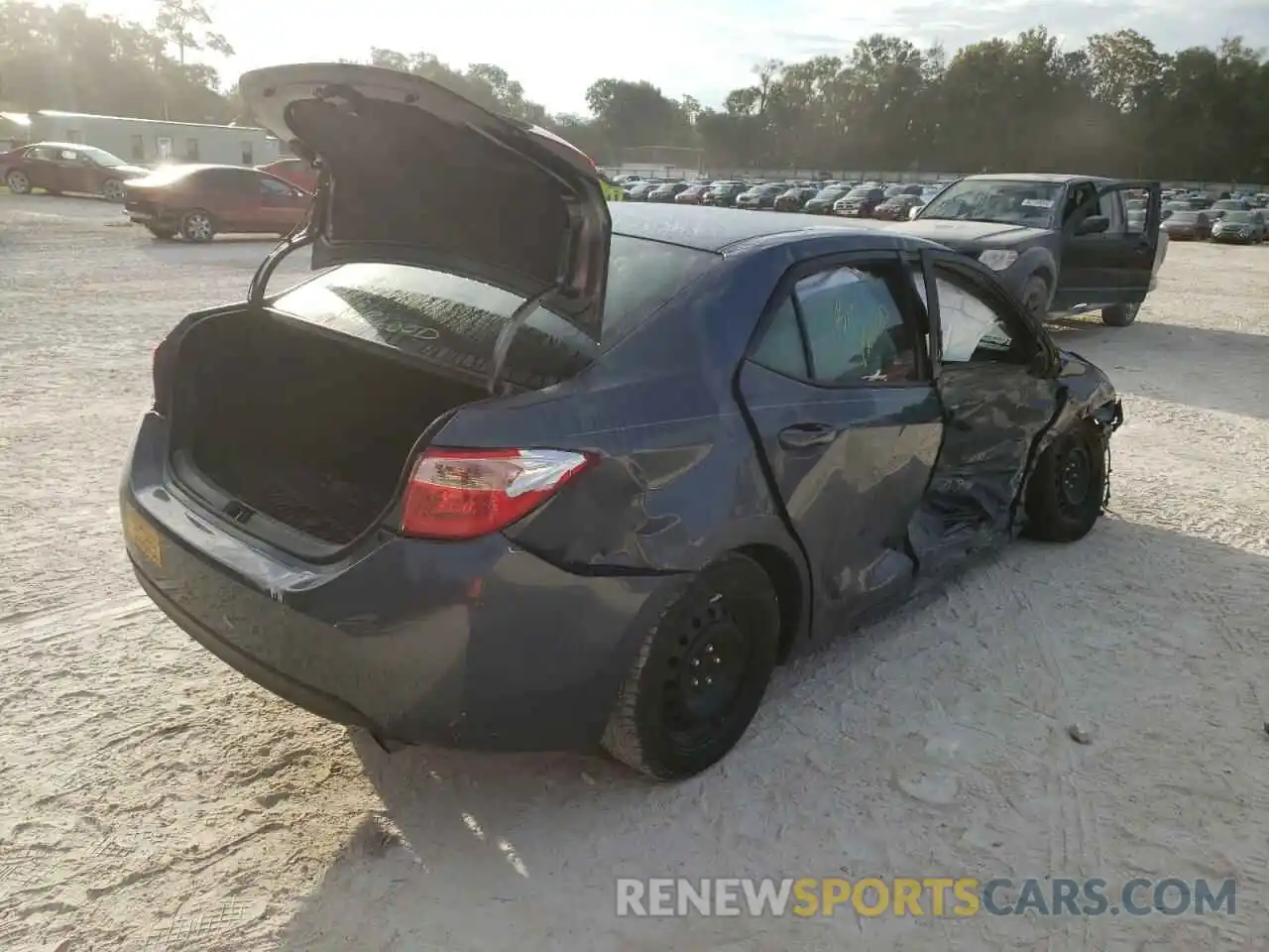 4 Photograph of a damaged car 2T1BURHE5KC204867 TOYOTA COROLLA 2019