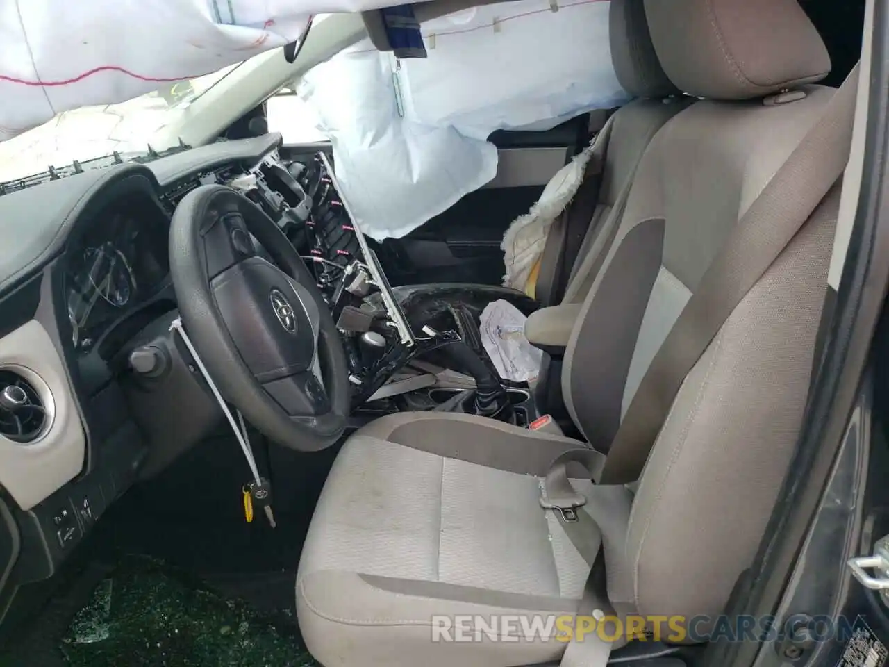 5 Photograph of a damaged car 2T1BURHE5KC204867 TOYOTA COROLLA 2019