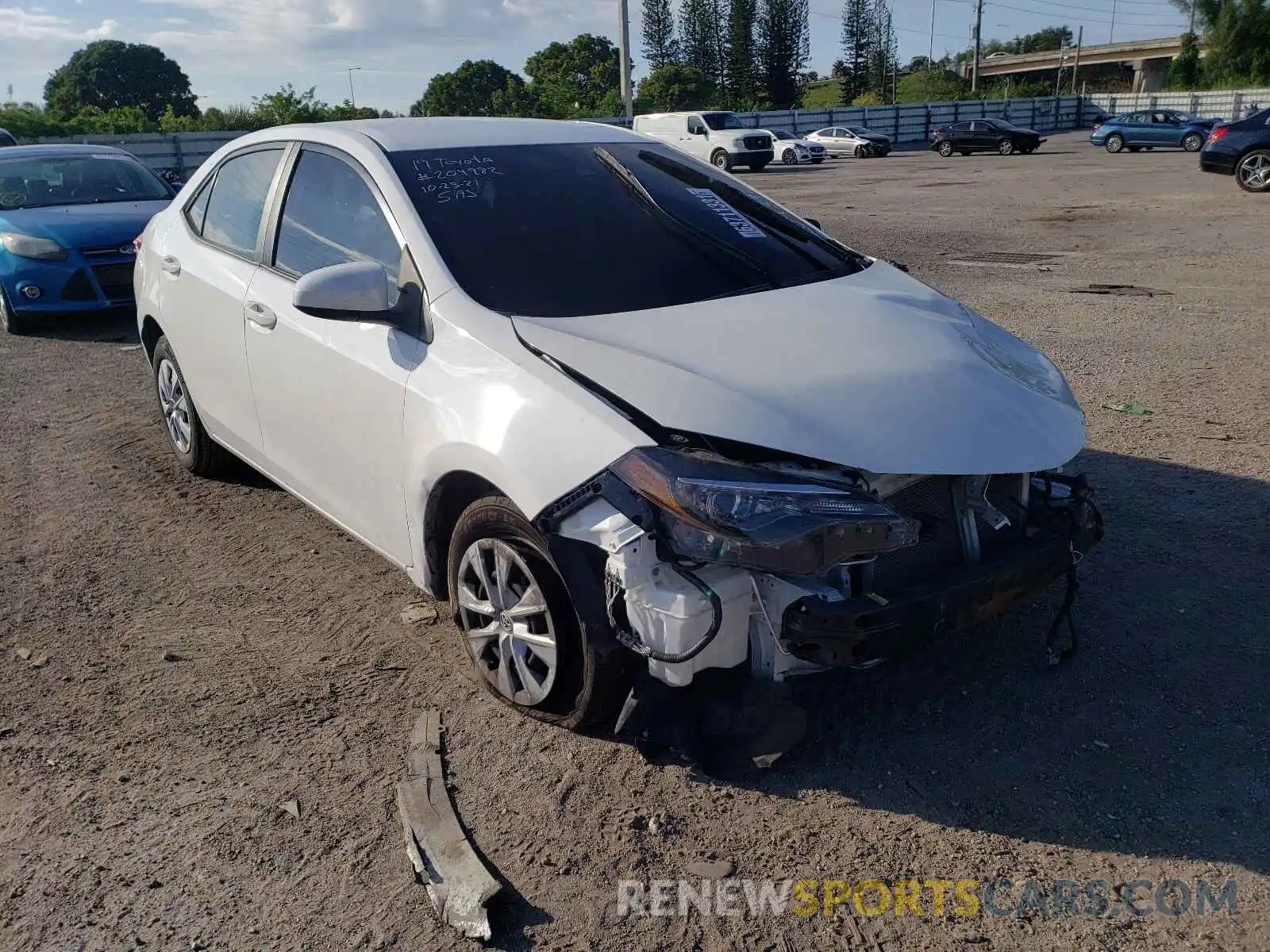 1 Photograph of a damaged car 2T1BURHE5KC204982 TOYOTA COROLLA 2019