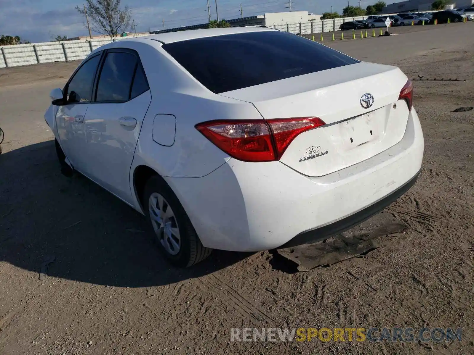 3 Photograph of a damaged car 2T1BURHE5KC204982 TOYOTA COROLLA 2019