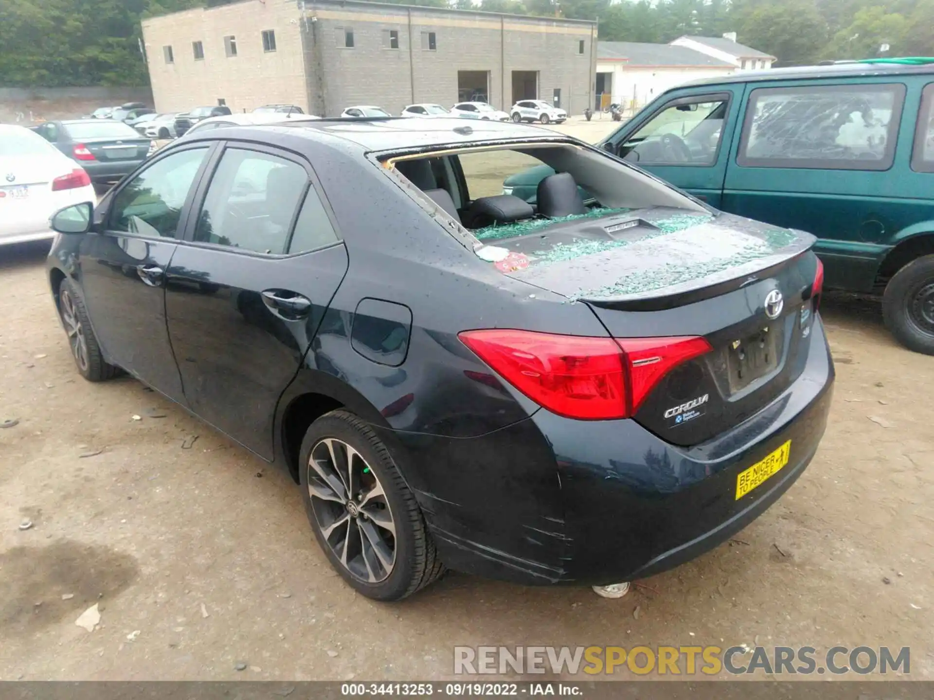 3 Photograph of a damaged car 2T1BURHE5KC205677 TOYOTA COROLLA 2019