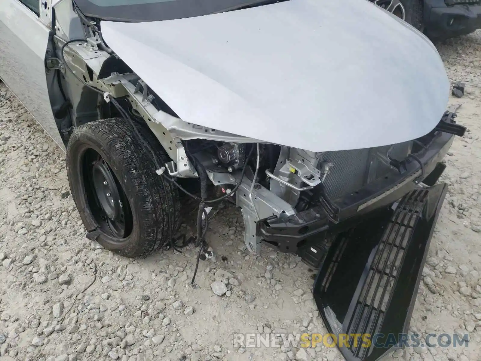 9 Photograph of a damaged car 2T1BURHE5KC205713 TOYOTA COROLLA 2019