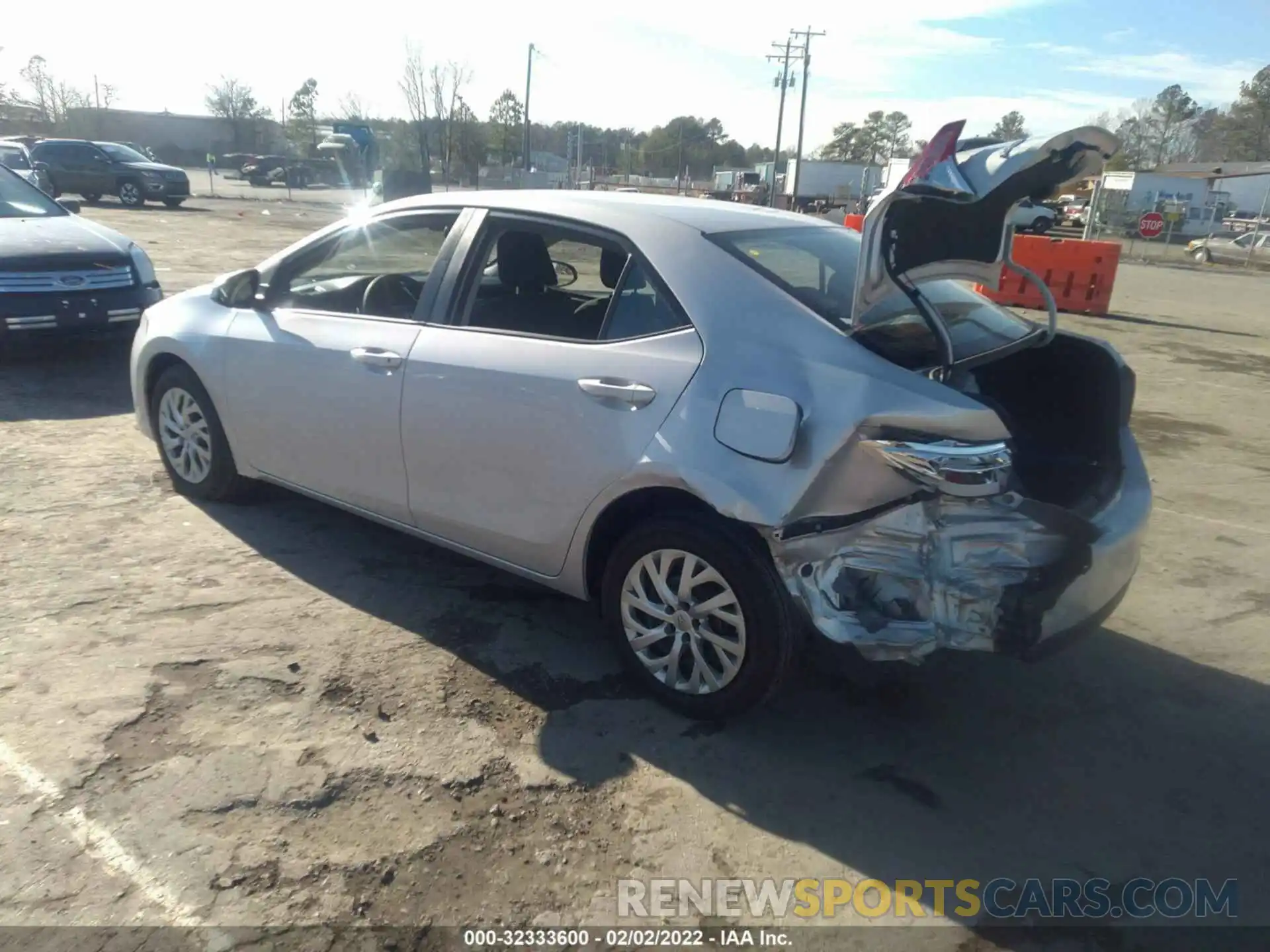 3 Photograph of a damaged car 2T1BURHE5KC206764 TOYOTA COROLLA 2019