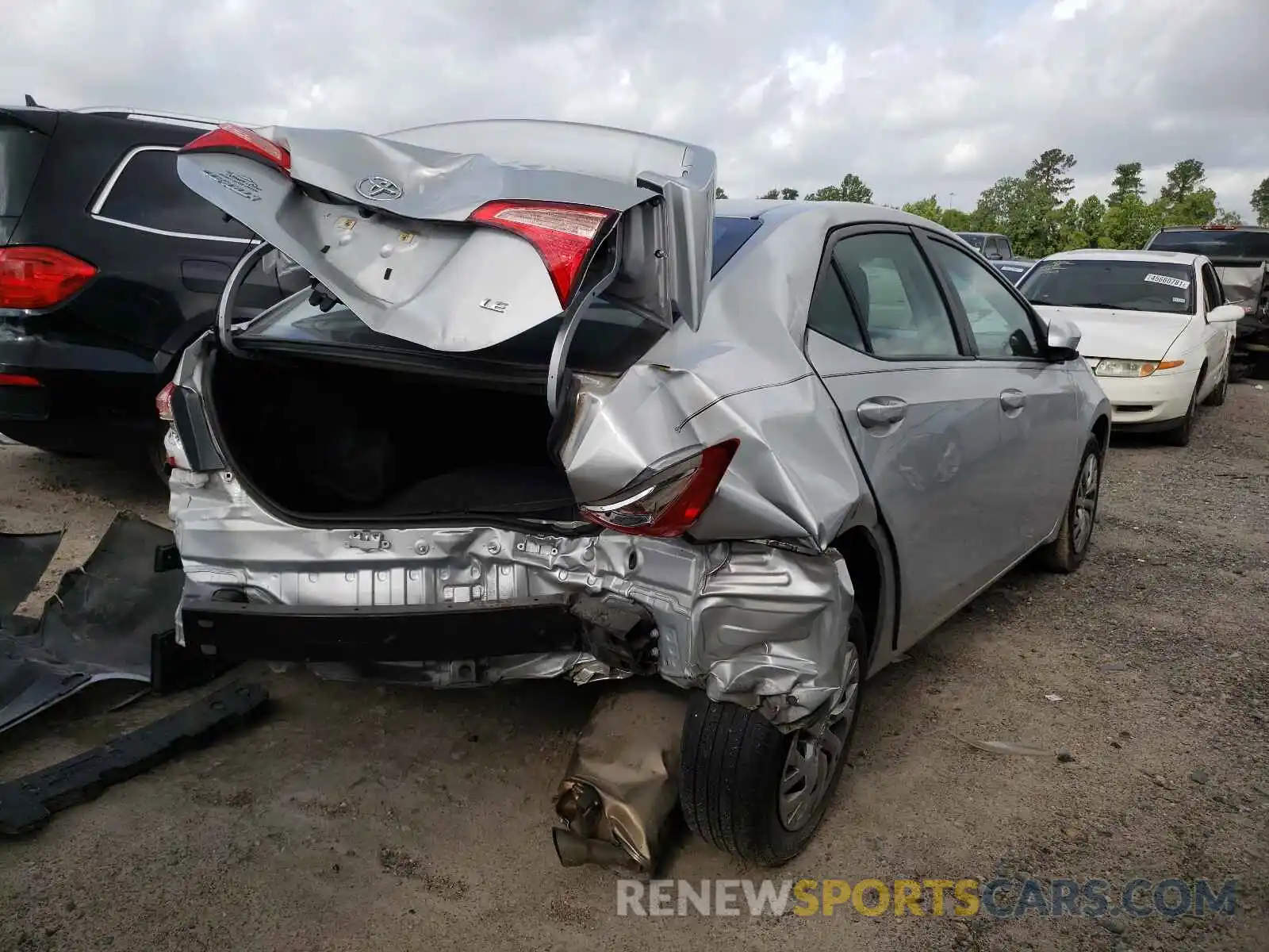 4 Photograph of a damaged car 2T1BURHE5KC206988 TOYOTA COROLLA 2019