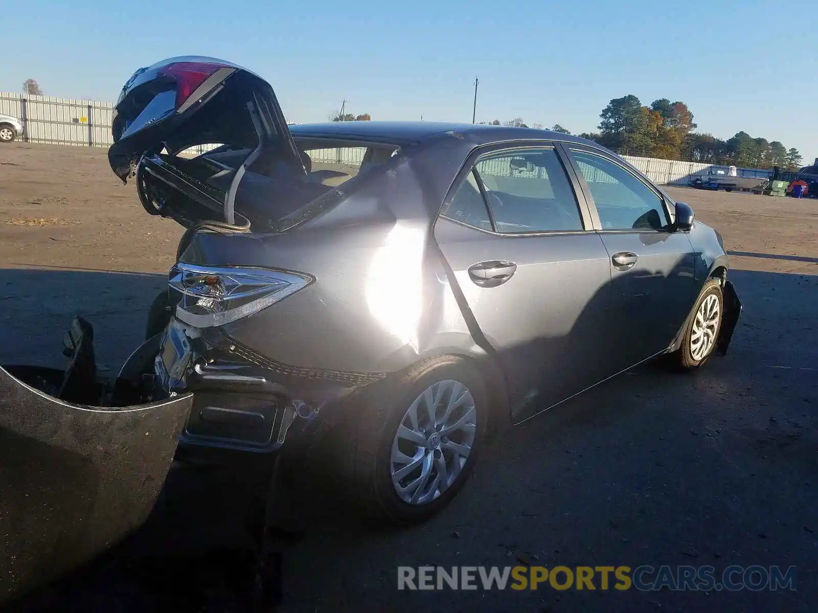 4 Photograph of a damaged car 2T1BURHE5KC207669 TOYOTA COROLLA 2019