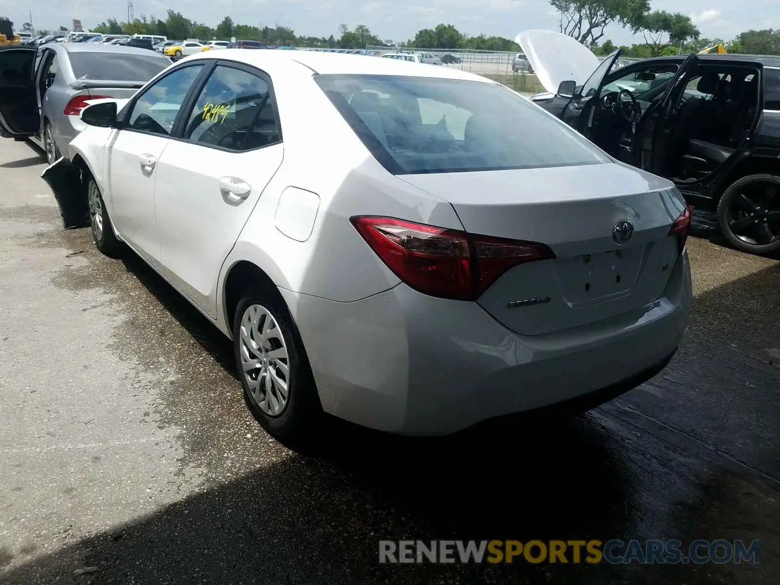 3 Photograph of a damaged car 2T1BURHE5KC207879 TOYOTA COROLLA 2019