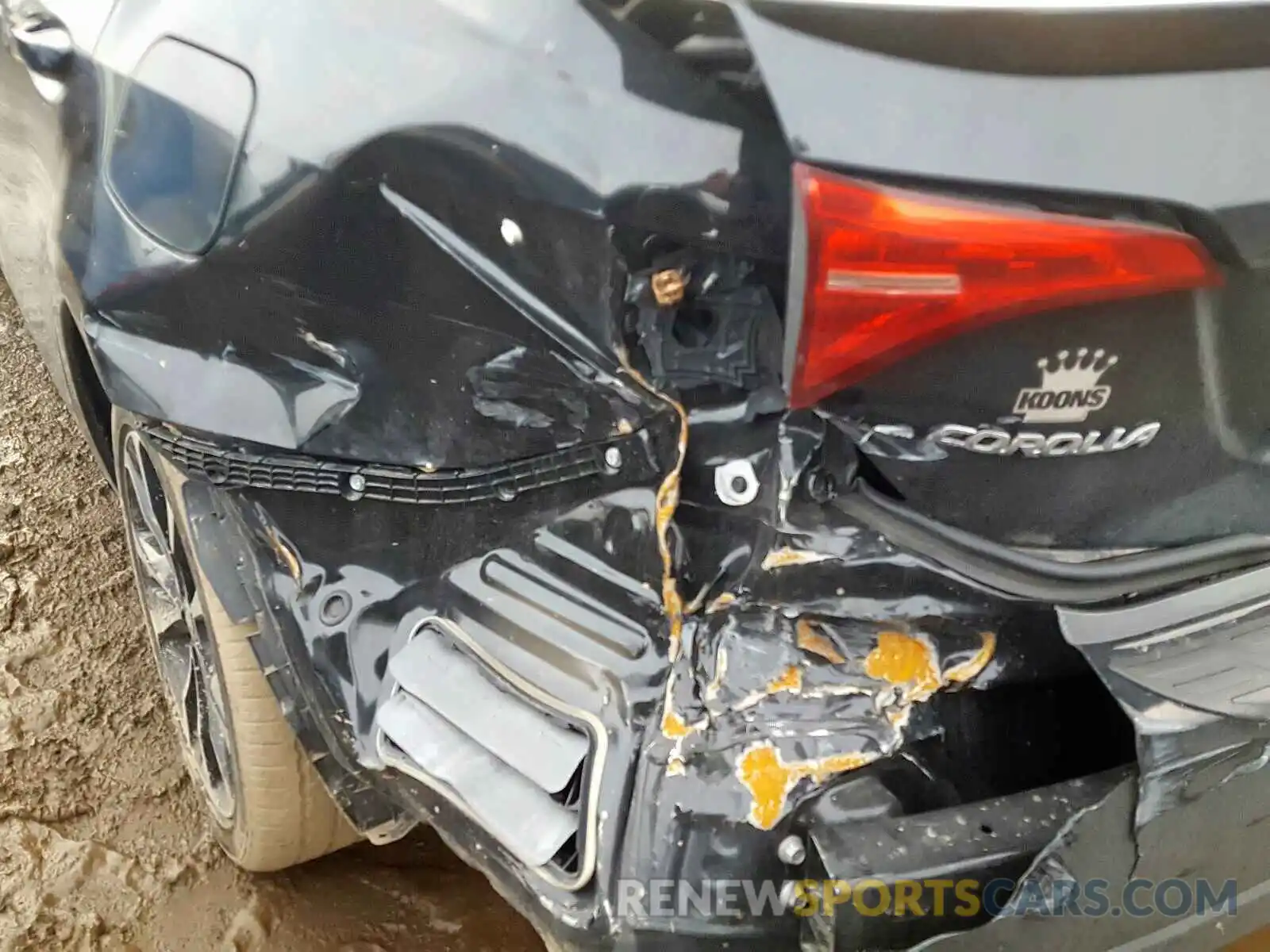 9 Photograph of a damaged car 2T1BURHE5KC208949 TOYOTA COROLLA 2019