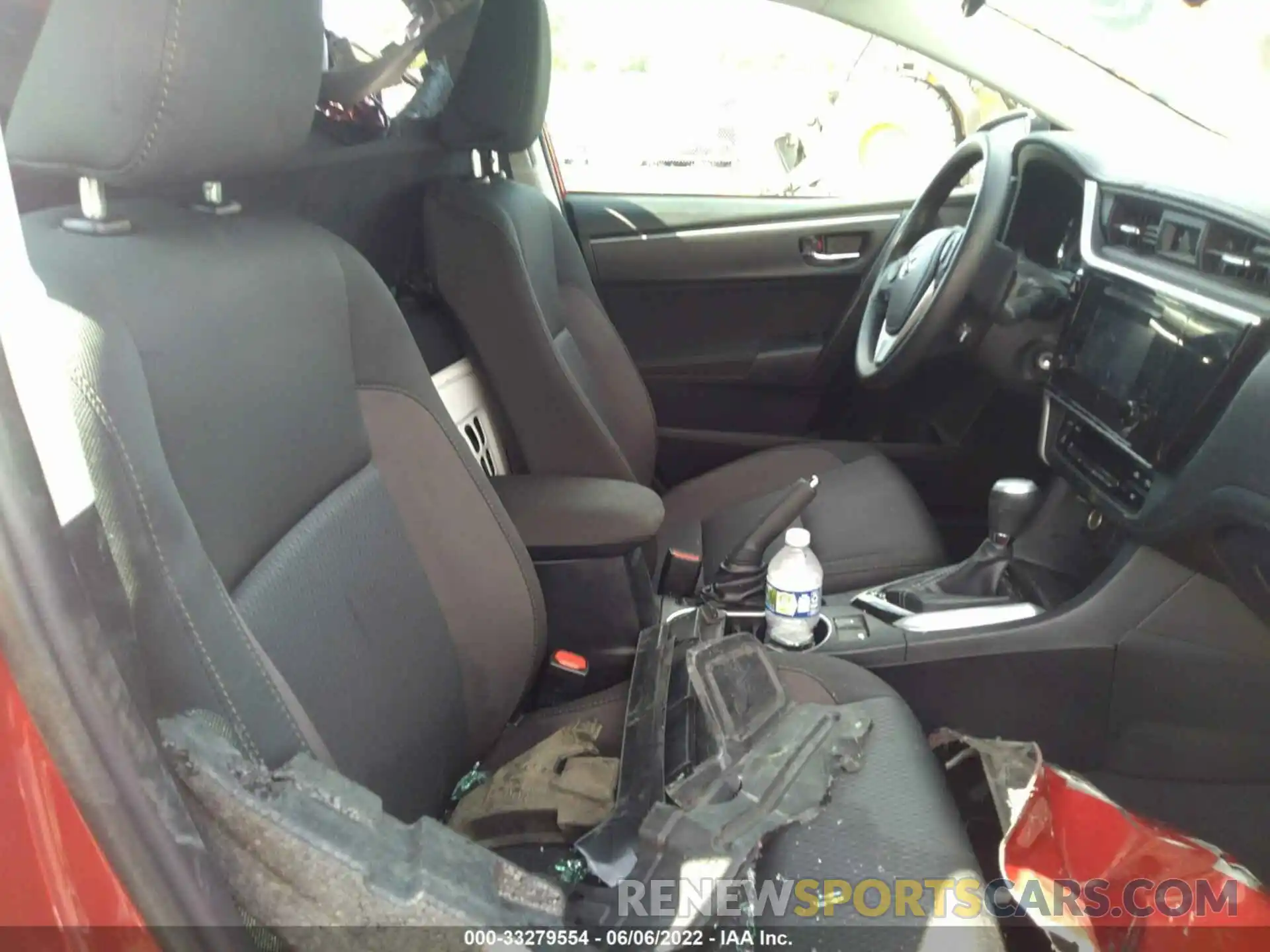 5 Photograph of a damaged car 2T1BURHE5KC210829 TOYOTA COROLLA 2019