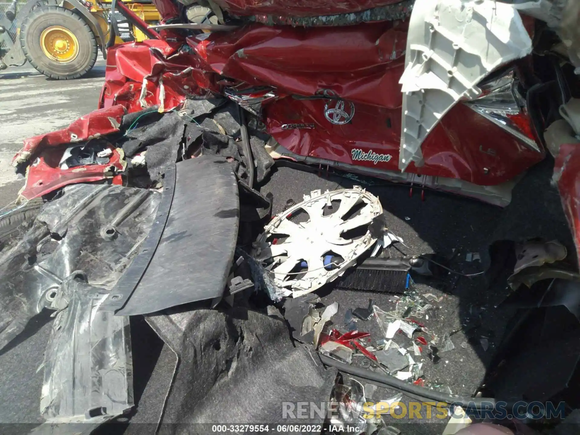 8 Photograph of a damaged car 2T1BURHE5KC210829 TOYOTA COROLLA 2019