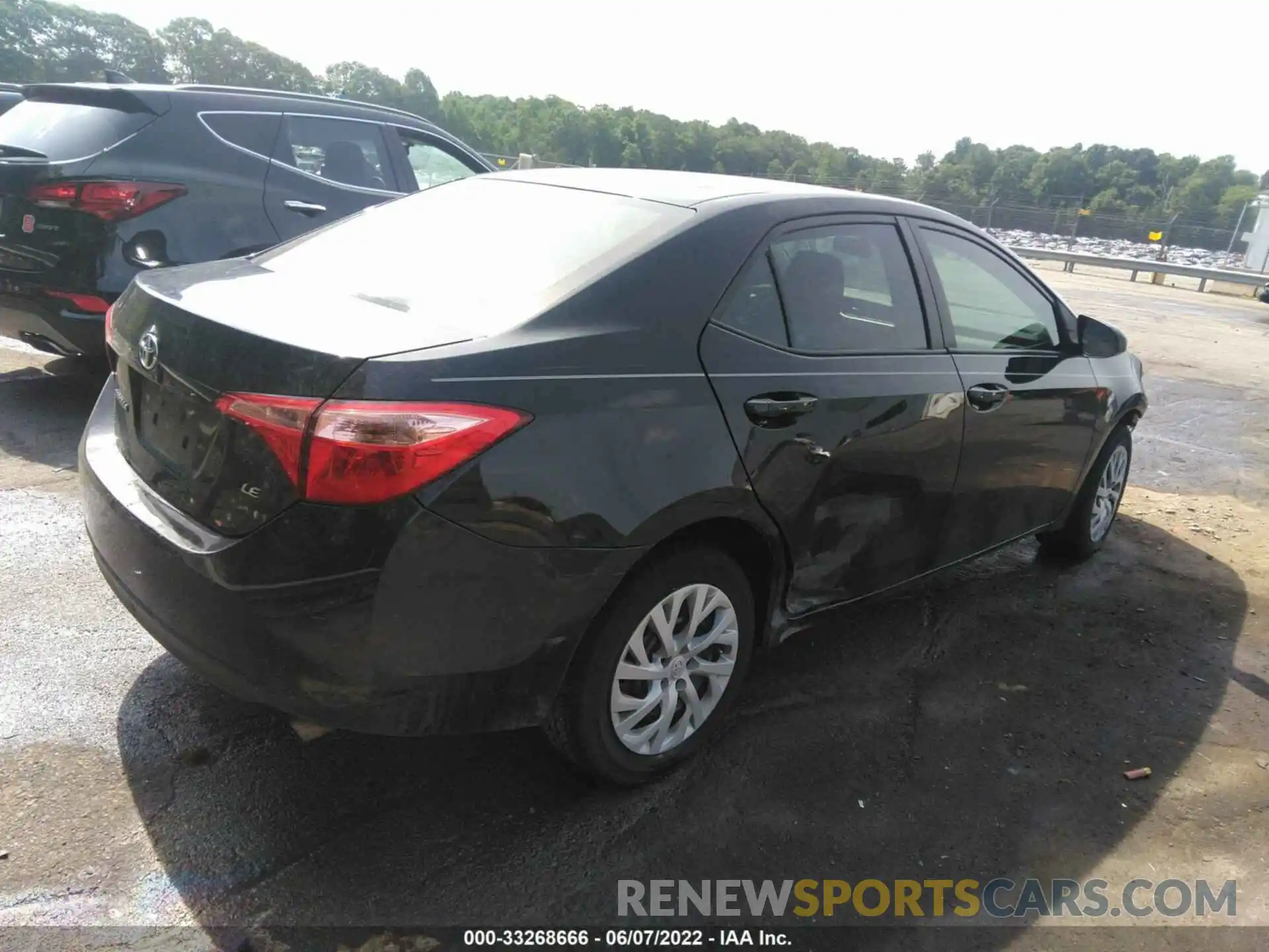 4 Photograph of a damaged car 2T1BURHE5KC210927 TOYOTA COROLLA 2019