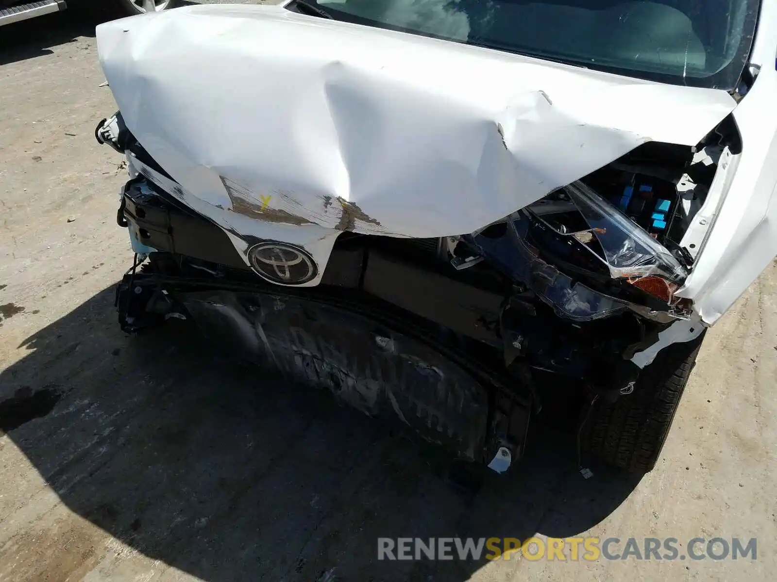 9 Photograph of a damaged car 2T1BURHE5KC211401 TOYOTA COROLLA 2019