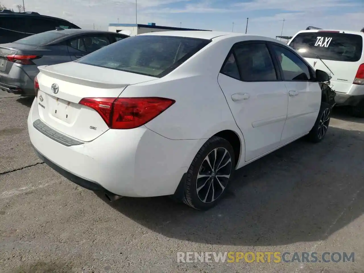 4 Photograph of a damaged car 2T1BURHE5KC211608 TOYOTA COROLLA 2019